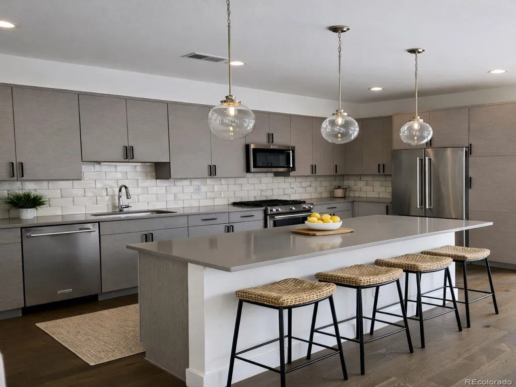 6830 E Lowry Boulevard Denver CO 80230 MLS #REC6547454 04302026043956 1024 11