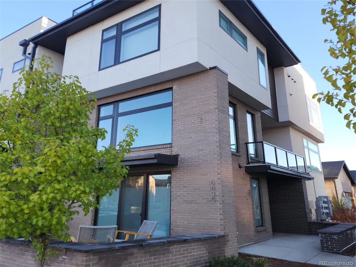 6830 E Lowry Boulevard Denver CO 80230 MLS #REC6547454 04302026043956 1200 0