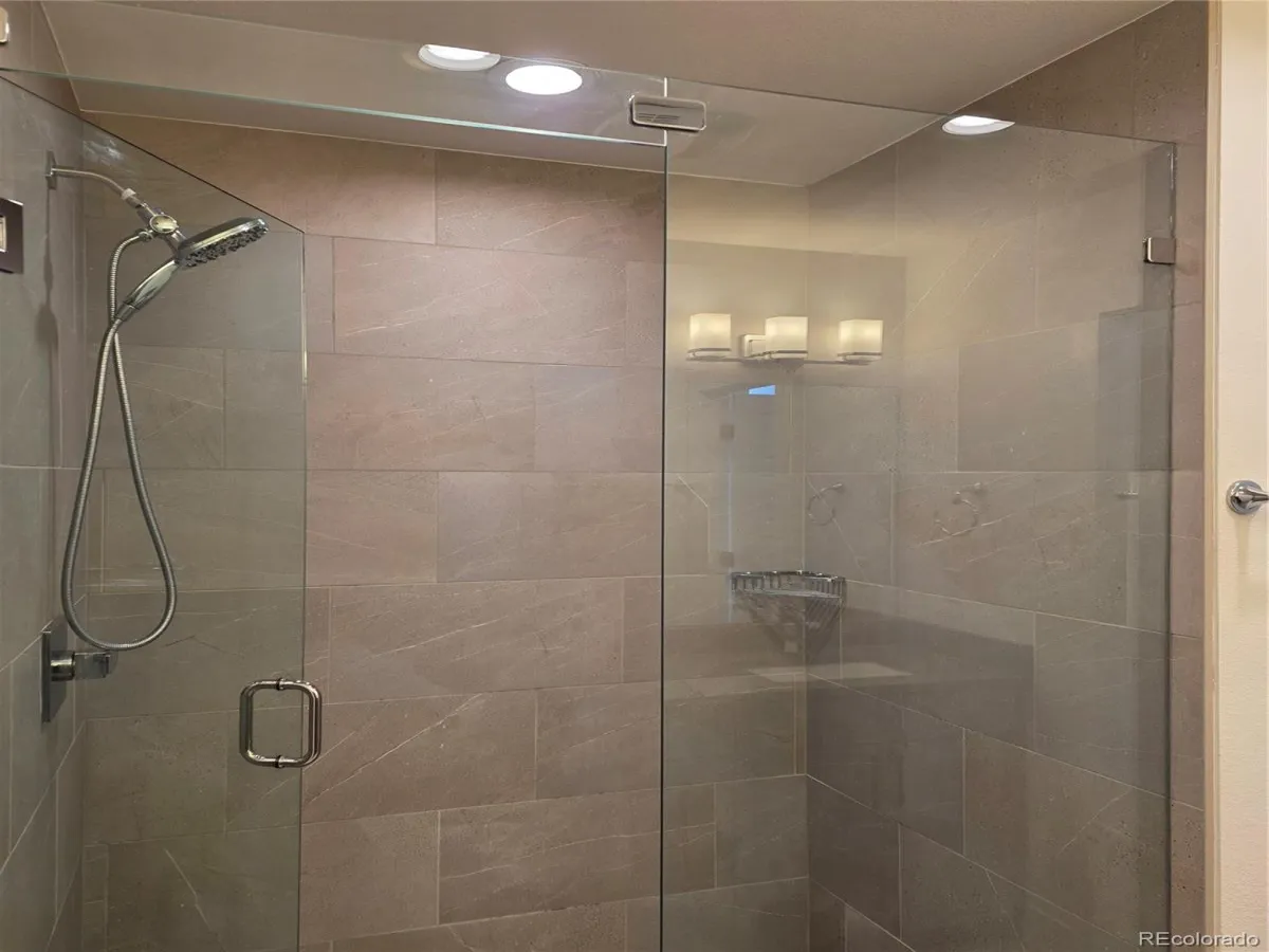 6830 E Lowry Boulevard Denver CO 80230 MLS #REC6547454 04302026043956 1200 17
