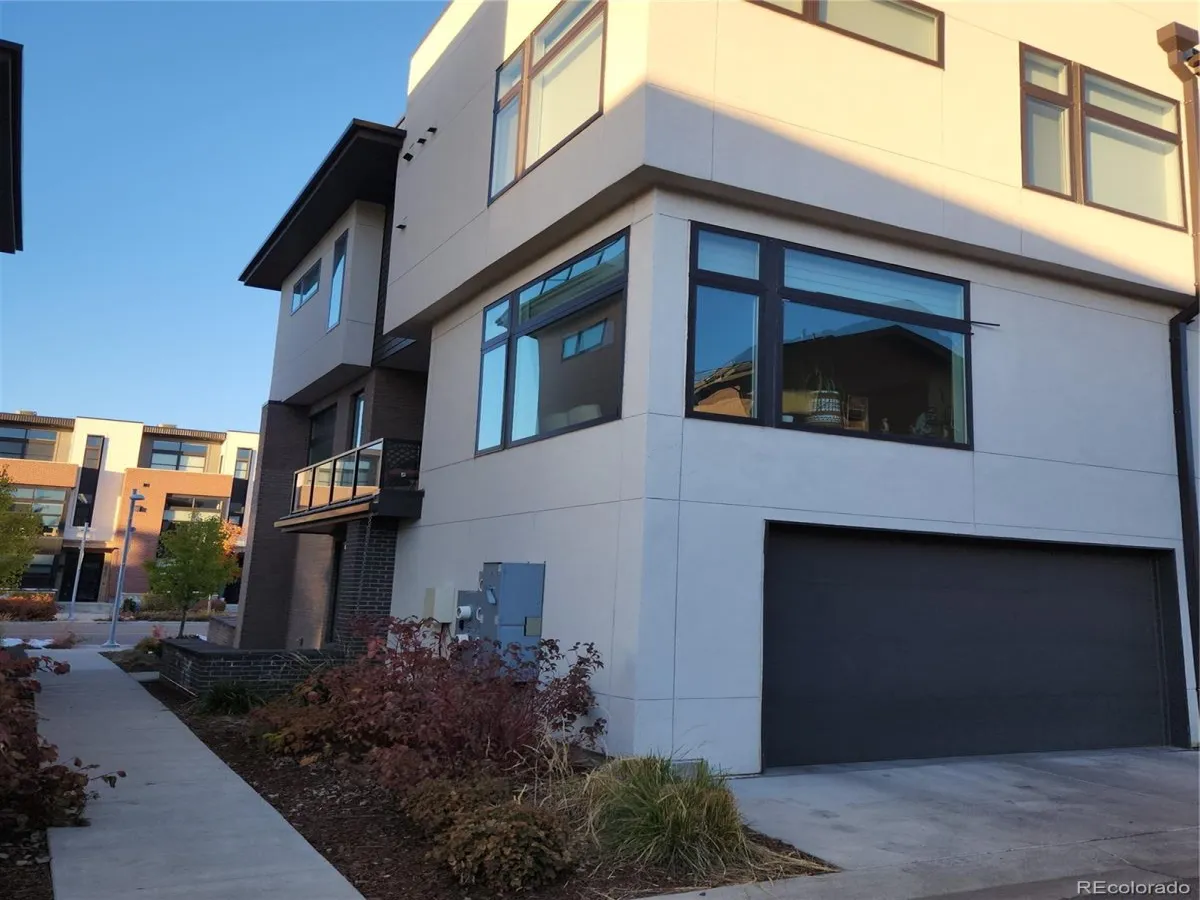 6830 E Lowry Boulevard Denver CO 80230 MLS #REC6547454 04302026043956 1200 2
