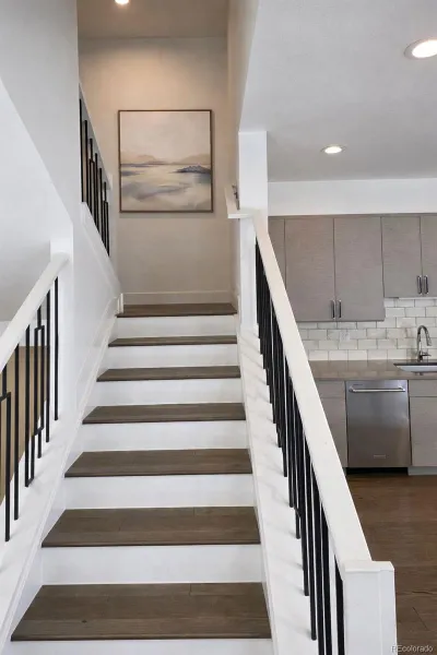 6830 E Lowry Boulevard Denver CO 80230 MLS #REC6547454 04302026043956 800 12