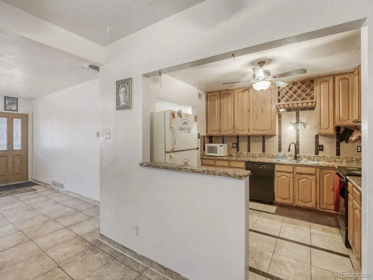 771 Troy Street Aurora CO 80011 MLS #REC6549738 03012026215122 1200 5