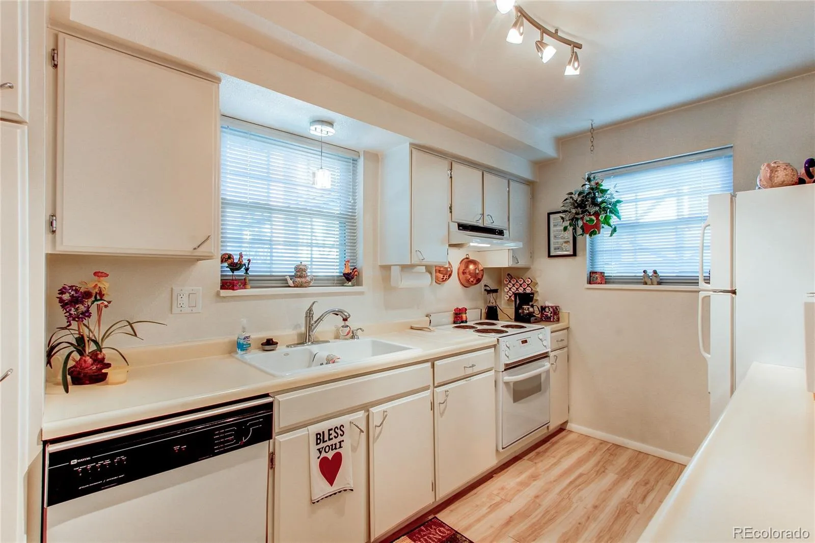 3855 S Monaco Street Parkway #172 Denver CO 80237 MLS #REC6550256 06182026202630 1600 7