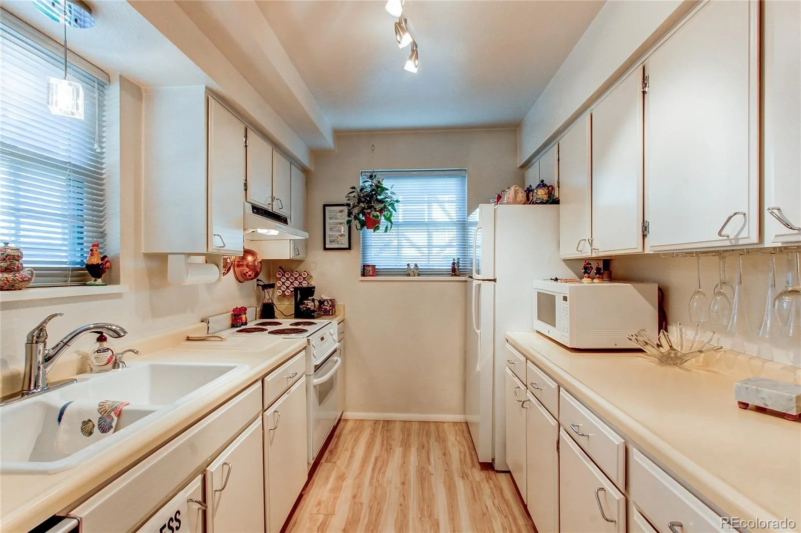 3855 S Monaco Street Parkway #172 Denver CO 80237 MLS #REC6550256 06182026202630 1600 8