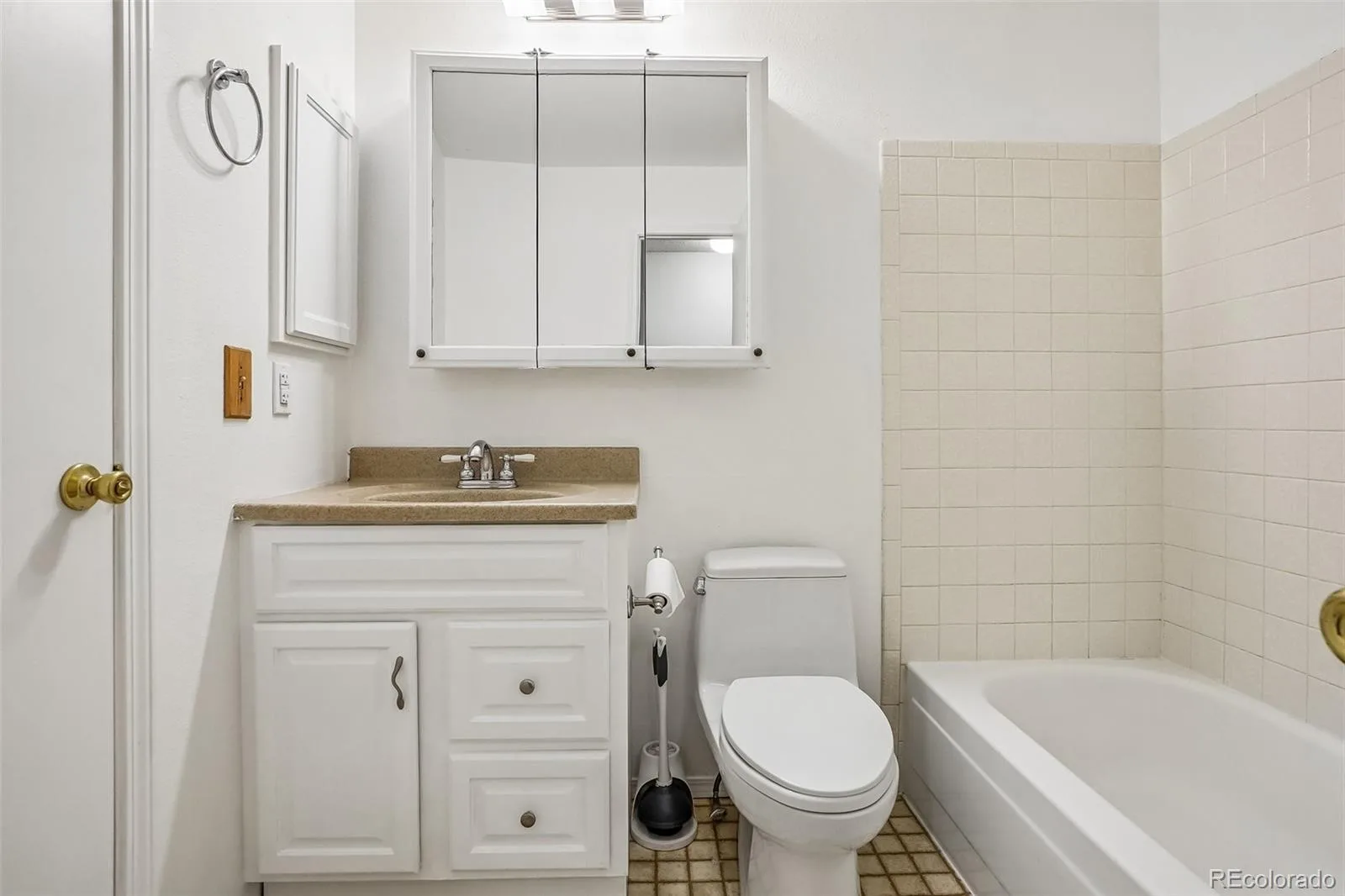 10212 W Dartmouth Avenue Denver CO 80227 | MLS #REC6557118 07302026195751 1600 22