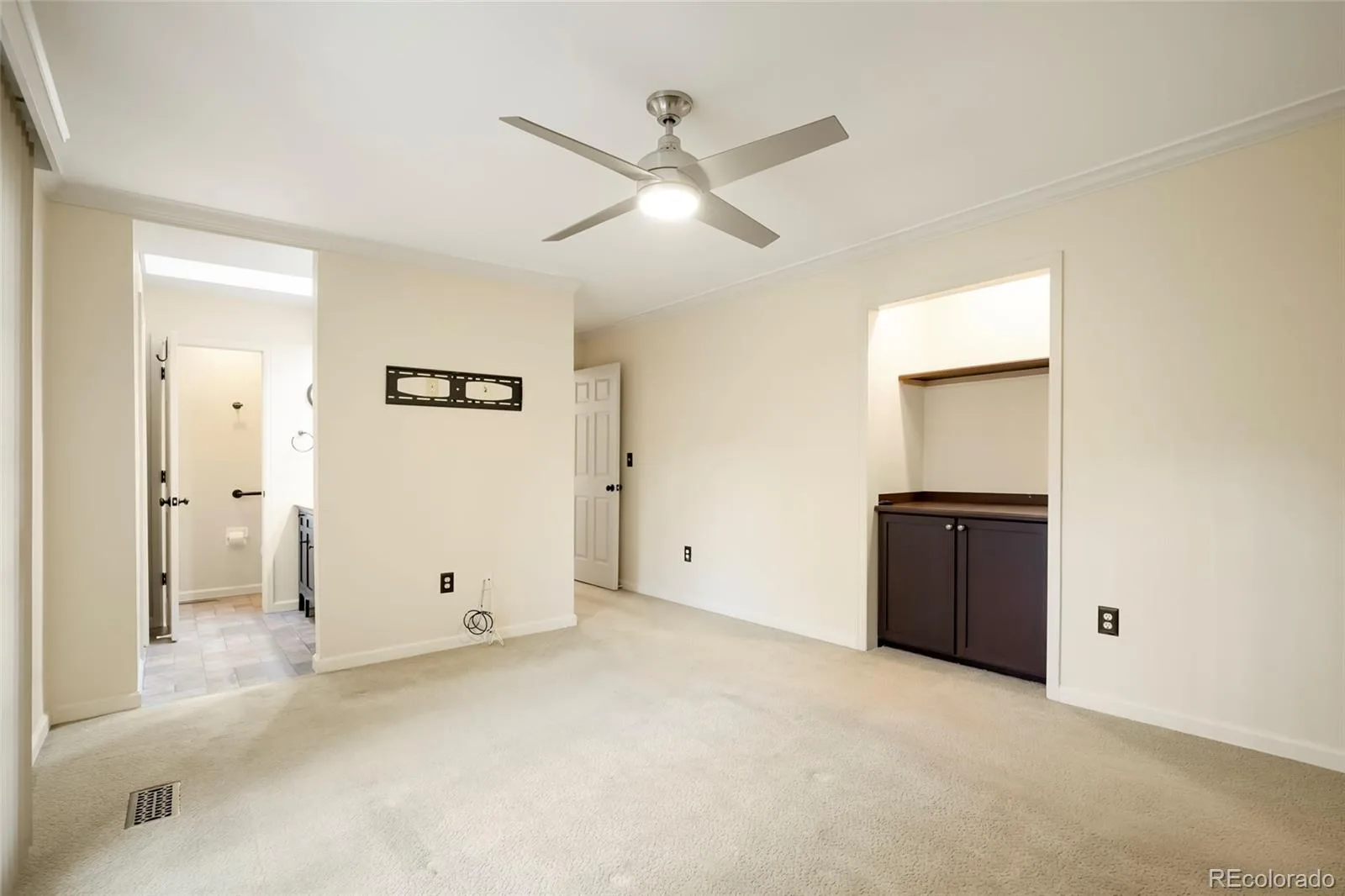 54 S Evanston Way Aurora CO 80012 | MLS #REC6565153 08032026015406 1600 19