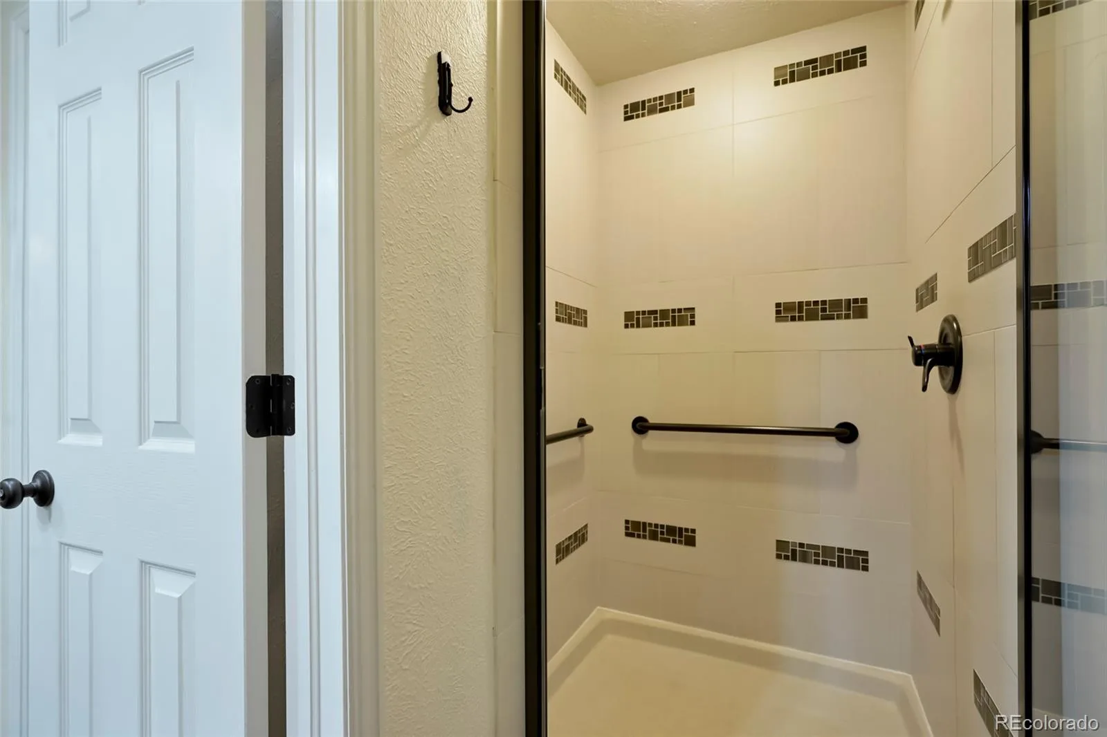 54 S Evanston Way Aurora CO 80012 | MLS #REC6565153 08032026015406 1600 21