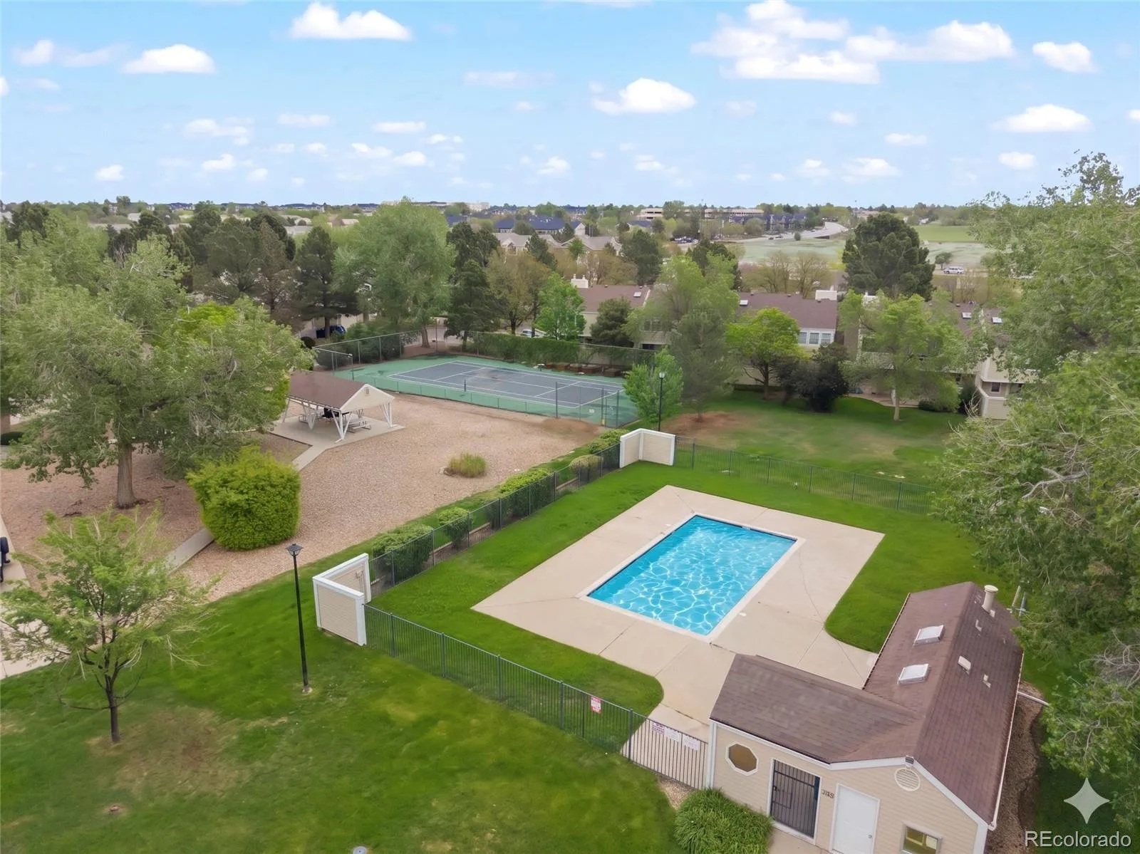54 S Evanston Way Aurora CO 80012 | MLS #REC6565153 08032026015406 1600 32