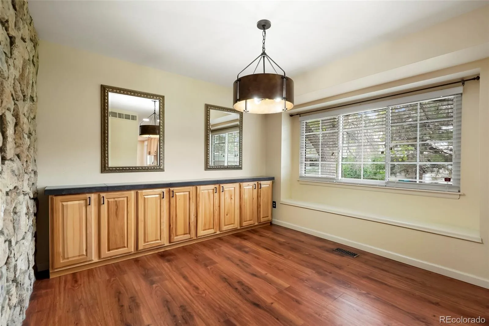 54 S Evanston Way Aurora CO 80012 | MLS #REC6565153 08032026015406 1600 6
