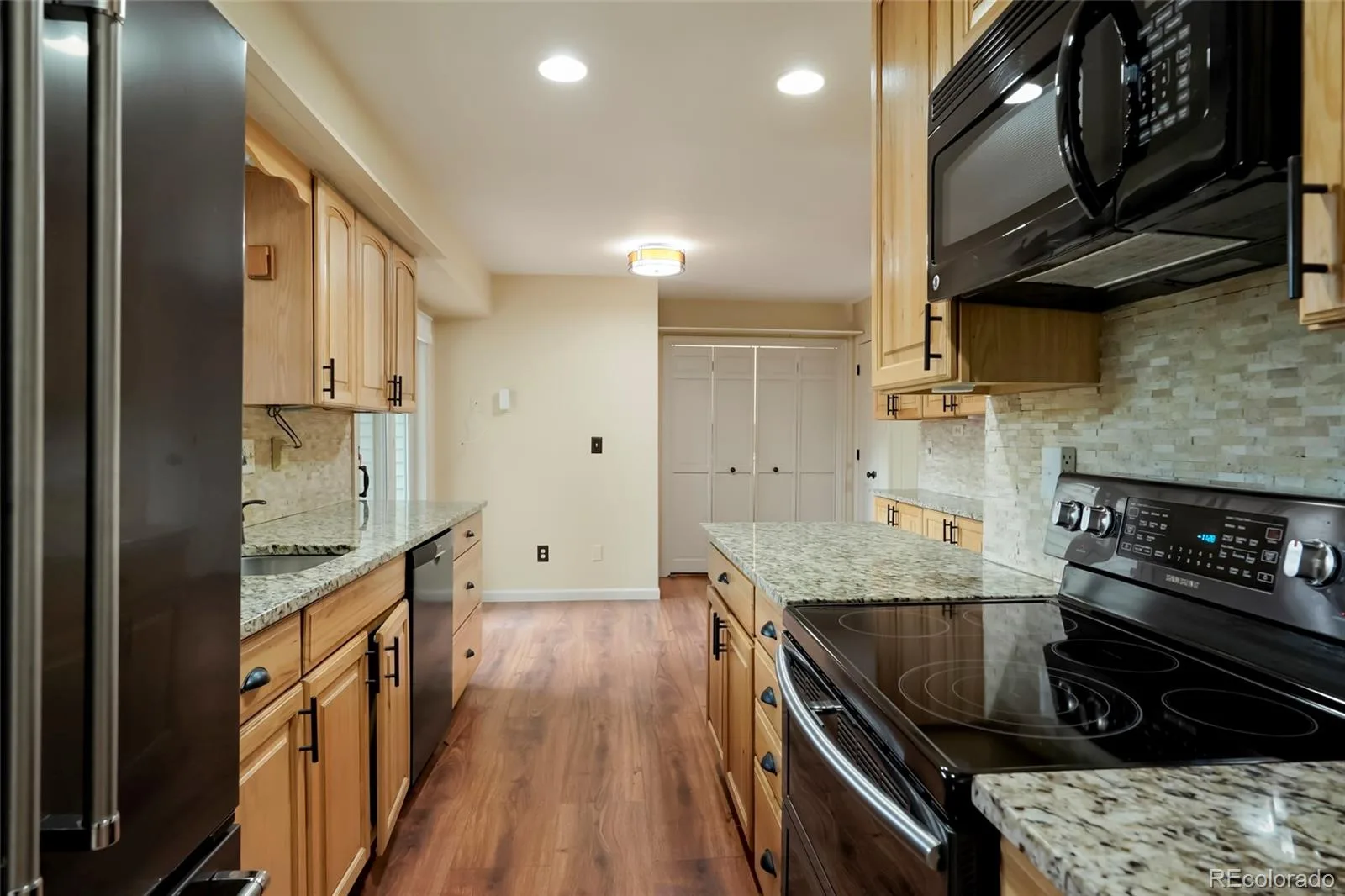 54 S Evanston Way Aurora CO 80012 | MLS #REC6565153 08032026015406 1600 8