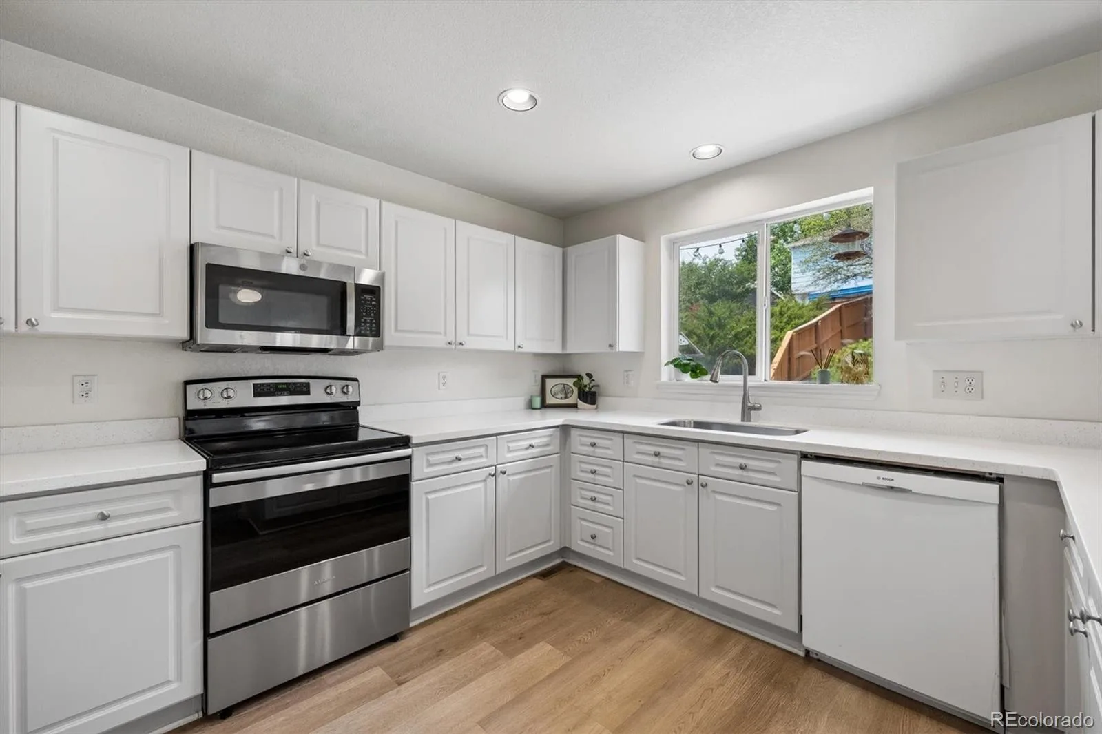 9659 Queenscliffe Drive Highlands Ranch CO 80130 | MLS #REC6567121 07112026022752 1600 9