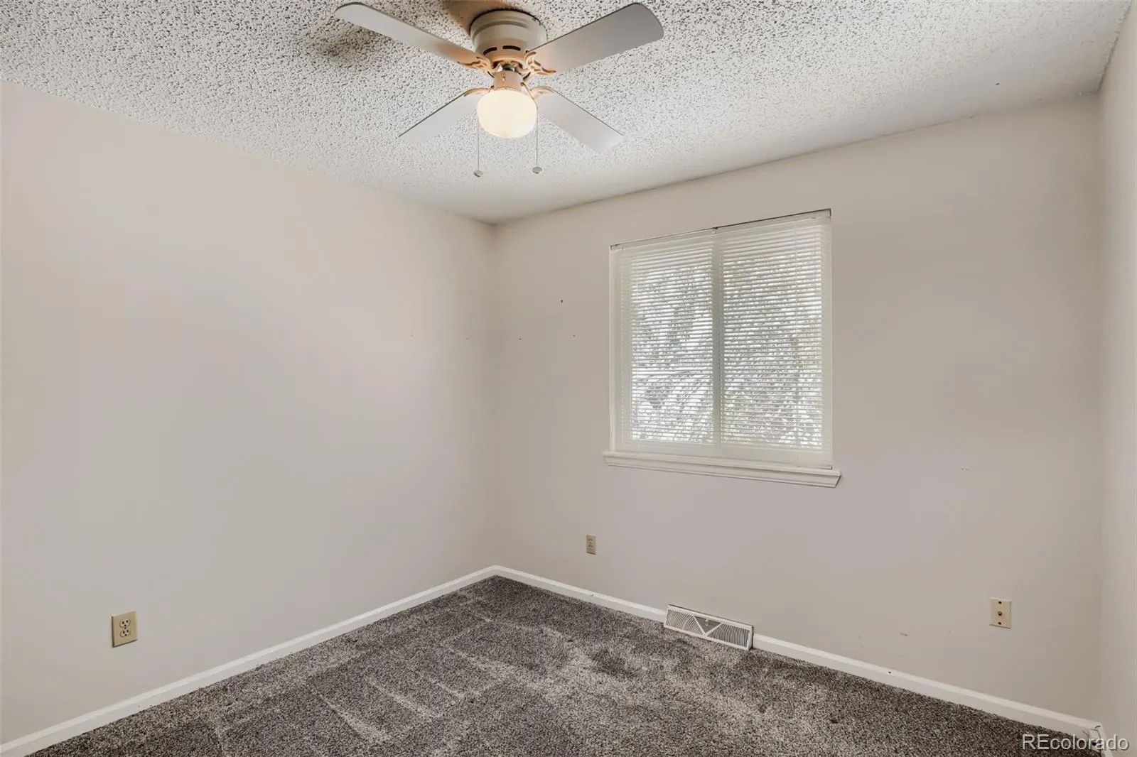 1514 S Lee Street Lakewood CO 80232 MLS #REC6567727 05092026023856 1600 33