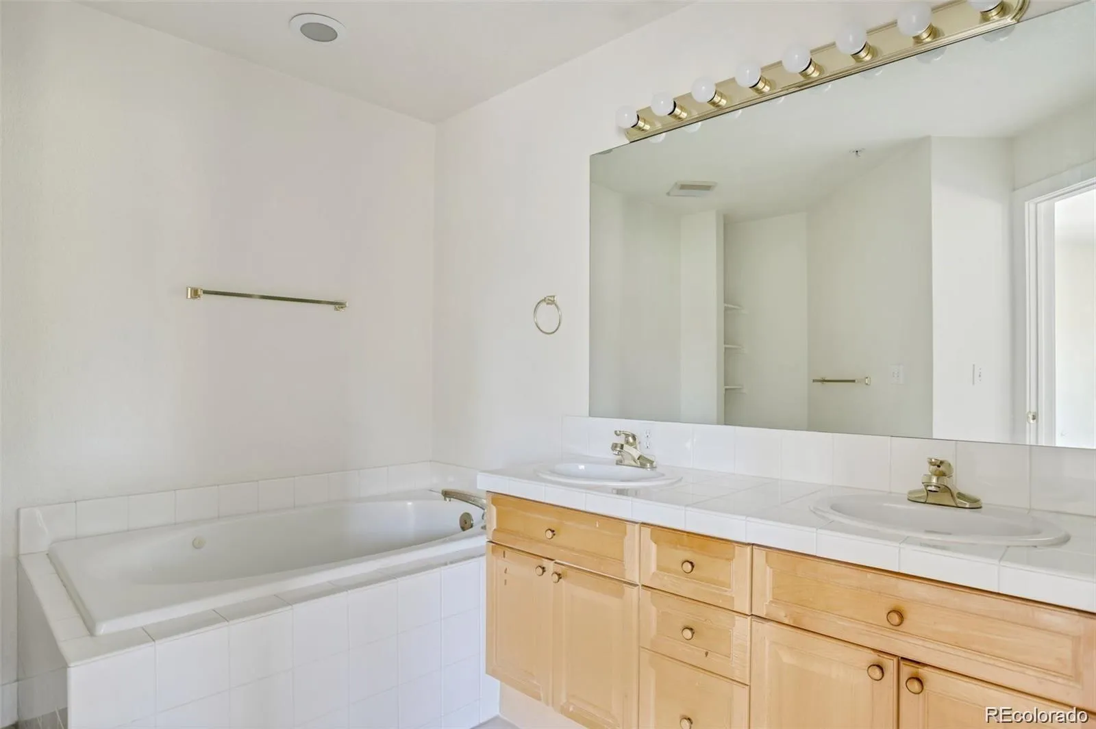 2660 S University Boulevard #I Denver CO 80210 | MLS #REC6579963 05052026224539 1600 9