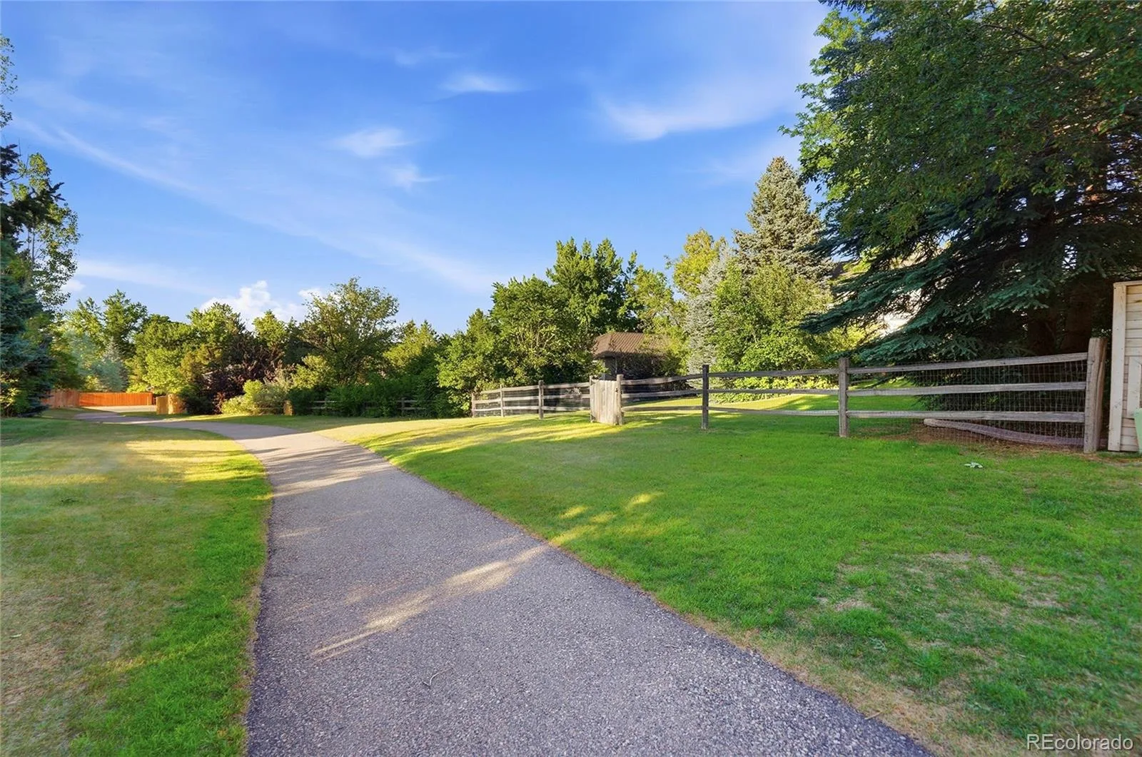 7753 S Oneida Court Englewood CO 80112 MLS #REC6580170 06122026232148 1600 41