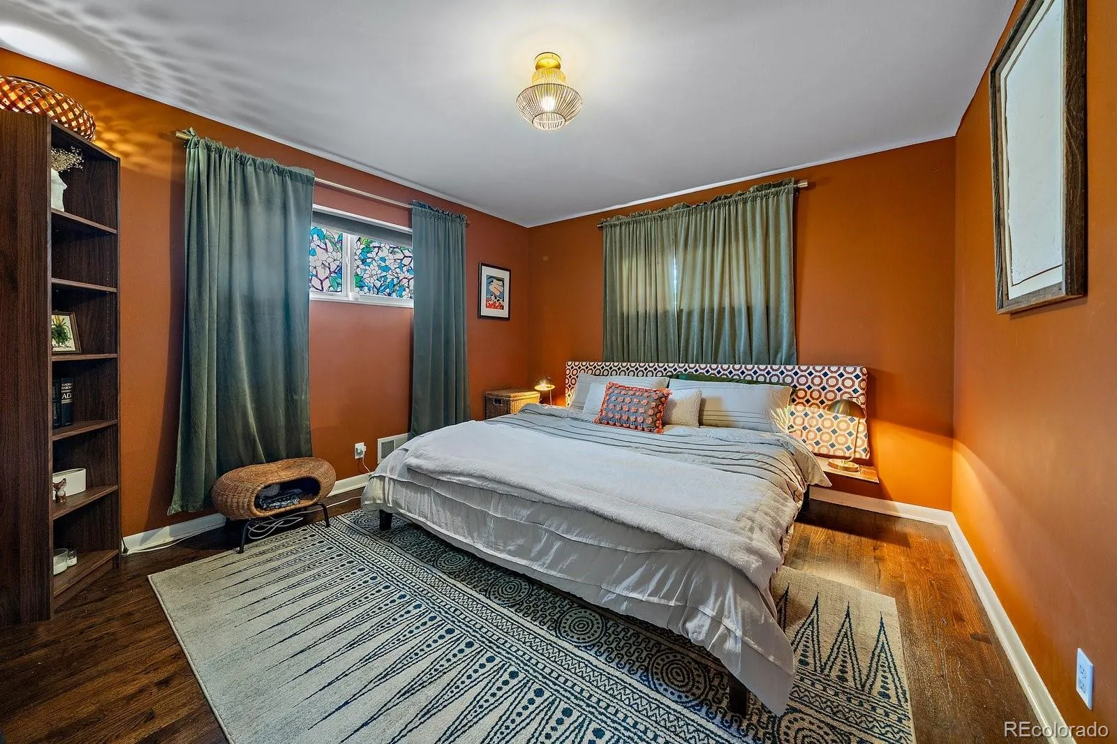 04092026230819 1600 11