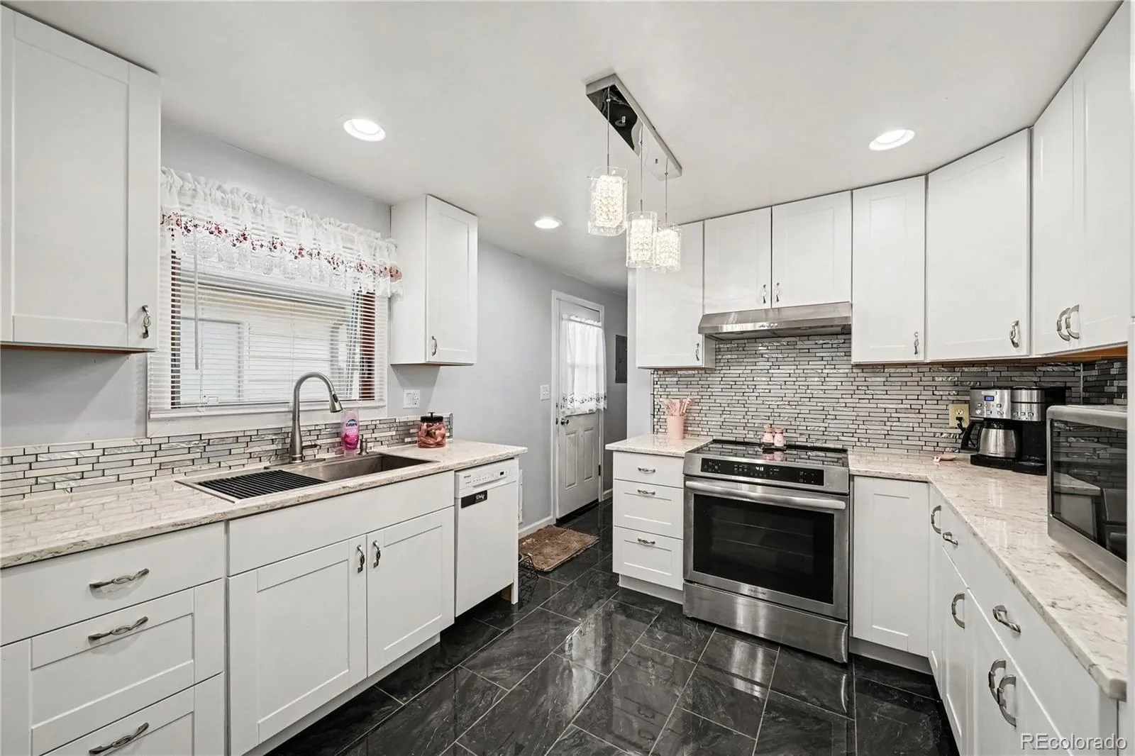 8 Elizabeth Court Longmont CO 80501 | MLS #REC6582830 08142026194021 1600 1