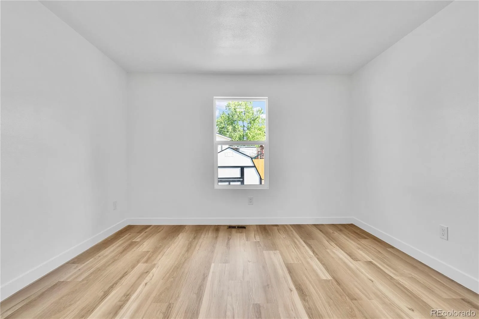 10272 W Lehigh Avenue Denver CO 80235 | MLS #REC6584897 08072026203143 1600 14