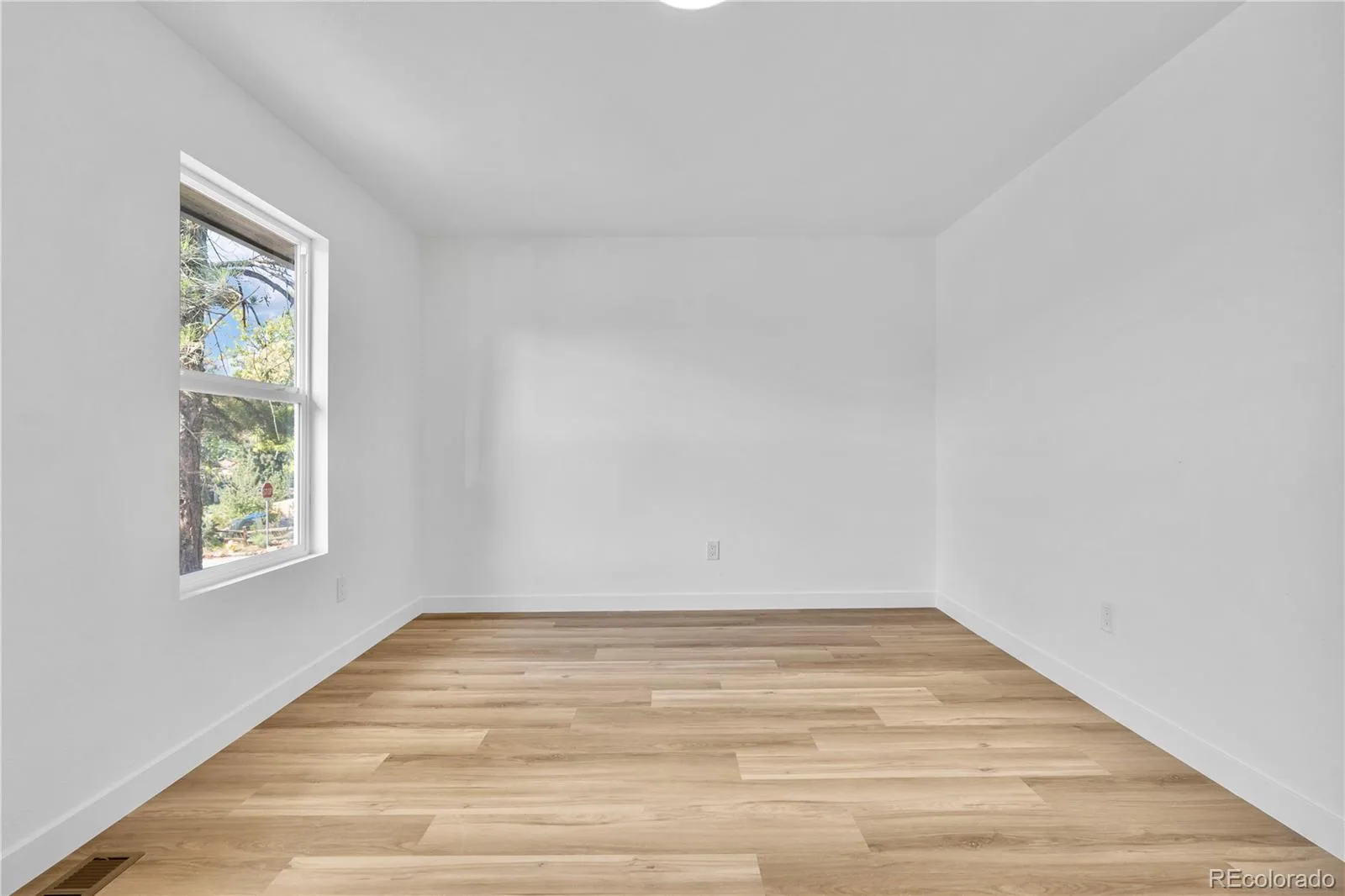 10272 W Lehigh Avenue Denver CO 80235 | MLS #REC6584897 08072026203143 1600 18