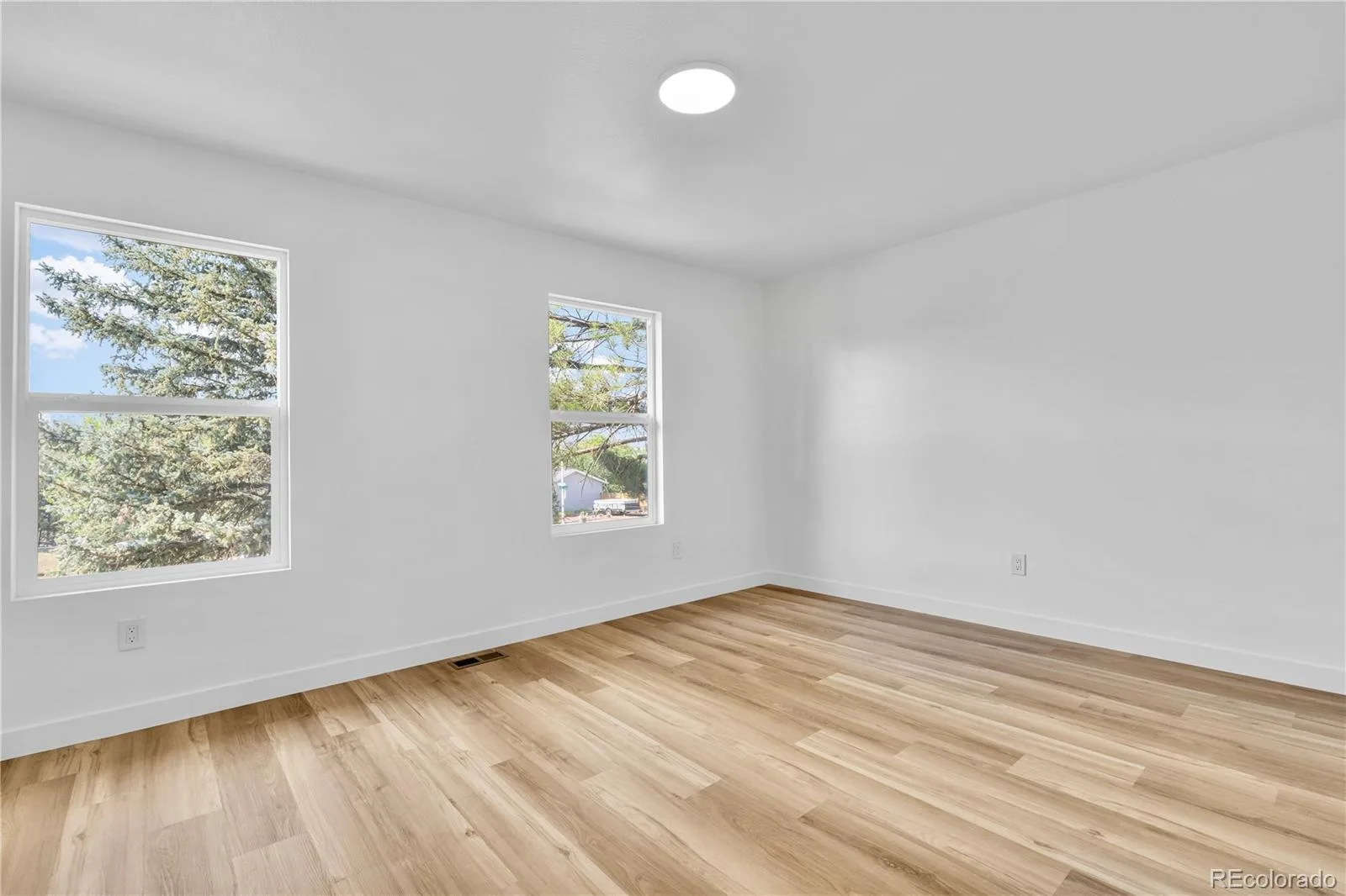 10272 W Lehigh Avenue Denver CO 80235 | MLS #REC6584897 08072026203143 1600 19