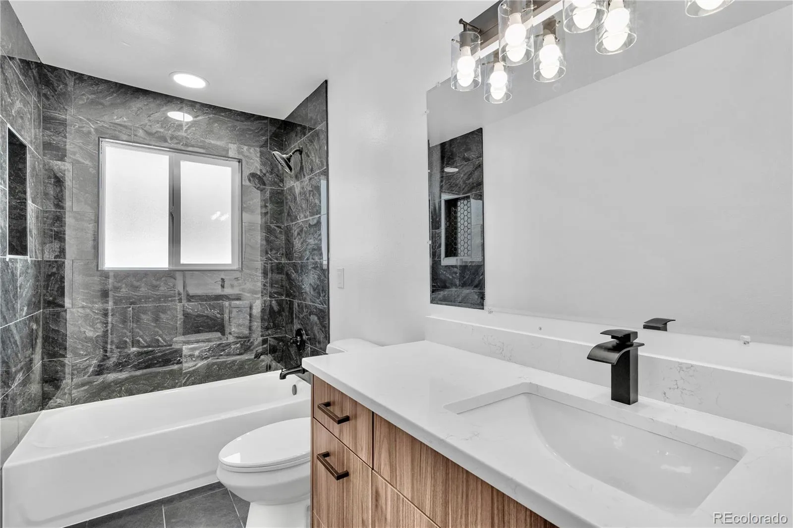 10272 W Lehigh Avenue Denver CO 80235 | MLS #REC6584897 08072026203143 1600 7