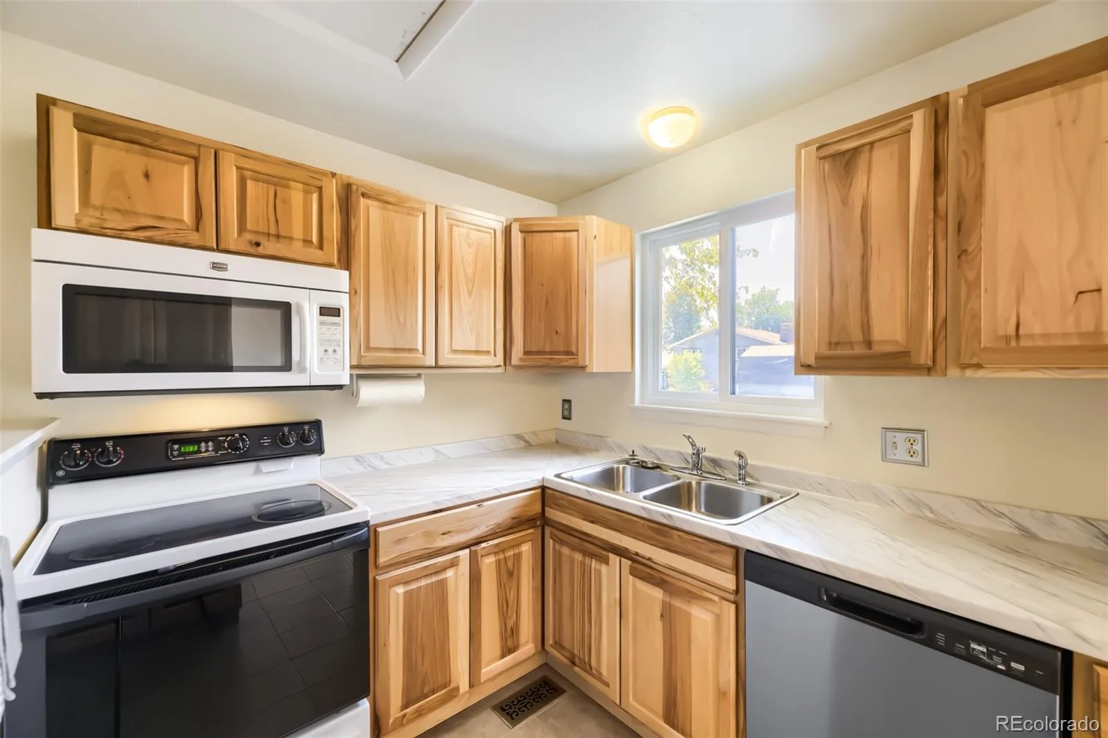 9318 W Lake Drive Littleton CO 80123 | MLS #REC6600924 08252026211856 1600 10