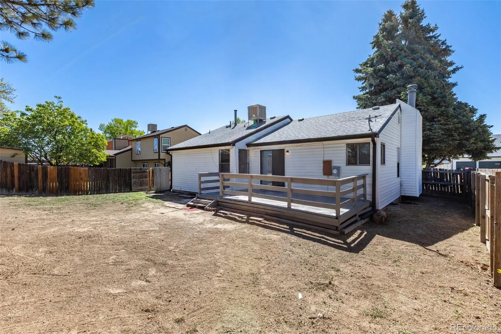 5119 Chandler Way Denver CO 80239 MLS #REC6601025 05062026234829 1600 35