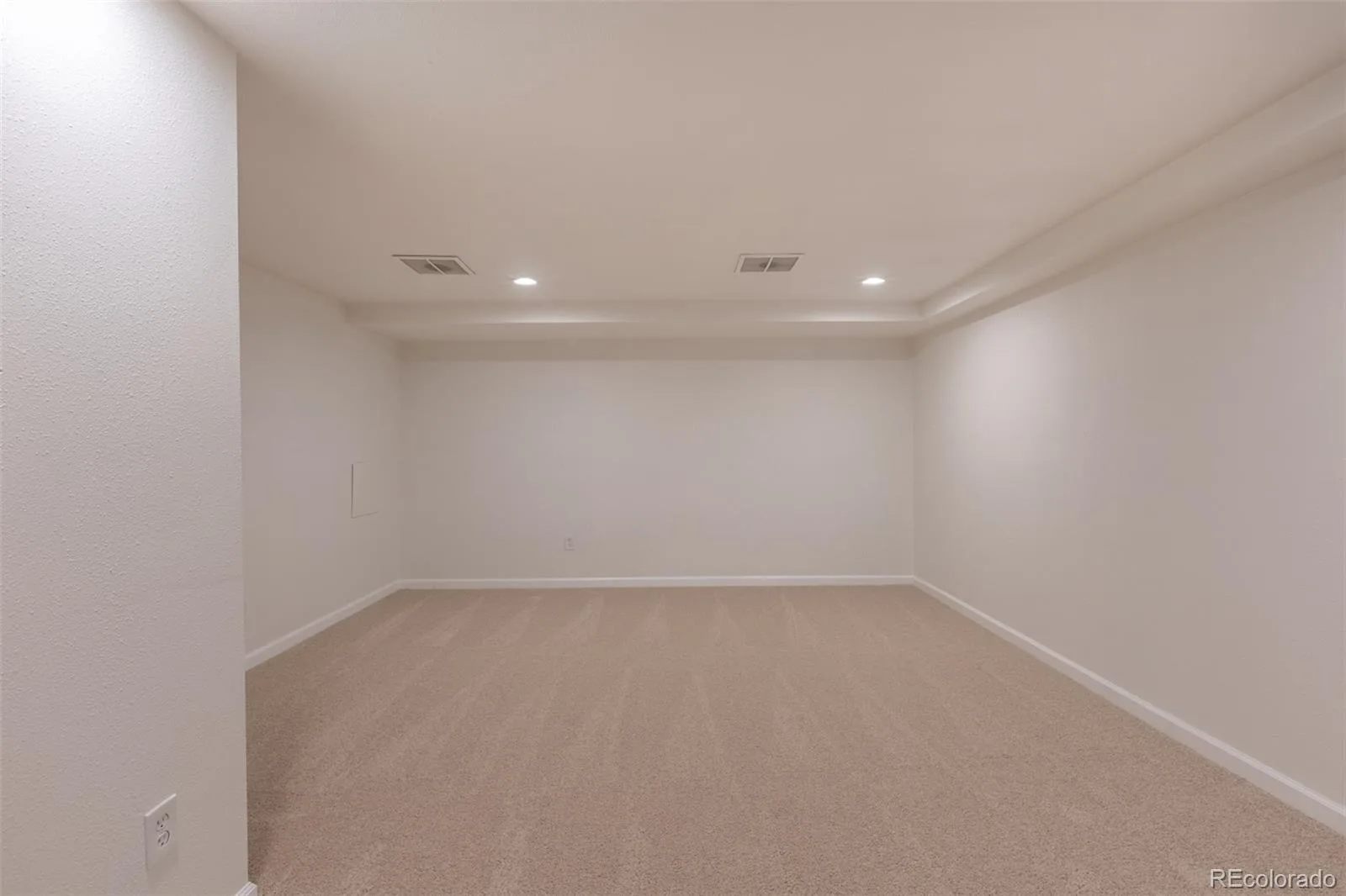 5119 Chandler Way Denver CO 80239 | MLS #REC6601025 09242026195541 1600 32
