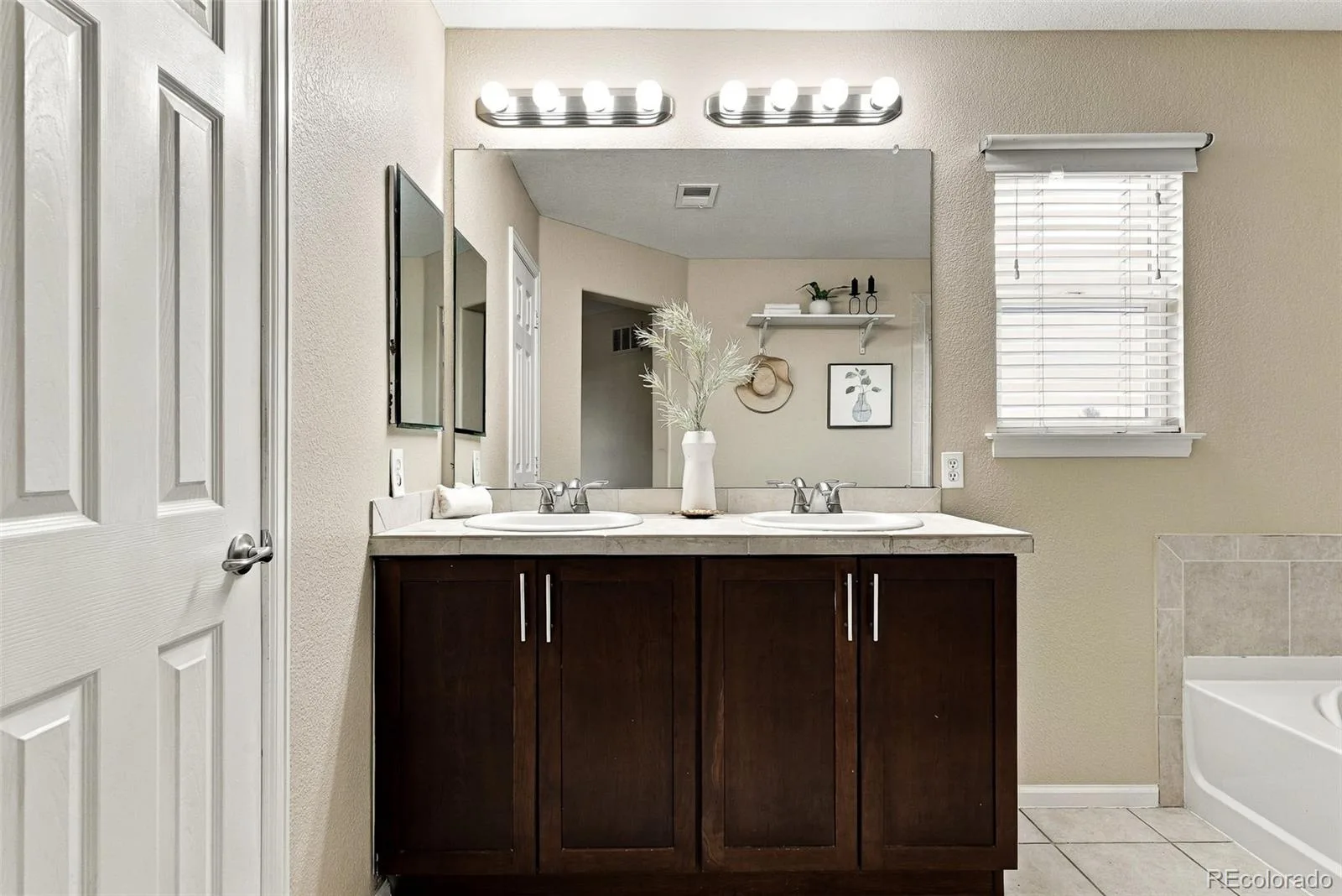 2507 Central Park Boulevard Denver CO 80238 | MLS #REC6603307 10012026011812 1600 14