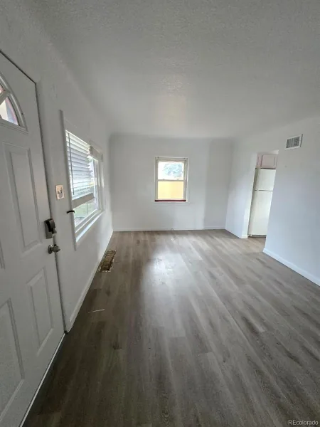 807 S Vrain Street Denver CO 80219 | MLS #REC6605109 08272026002402 800 1