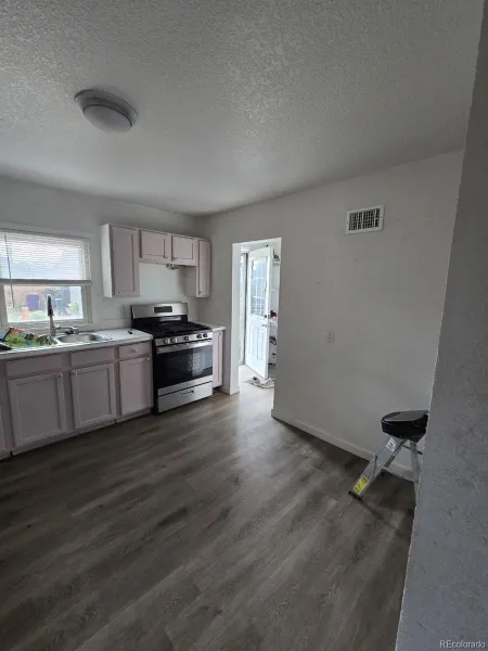 807 S Vrain Street Denver CO 80219 | MLS #REC6605109 08272026002402 800 10