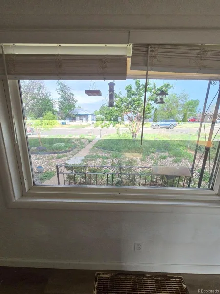807 S Vrain Street Denver CO 80219 | MLS #REC6605109 08272026002402 800 11