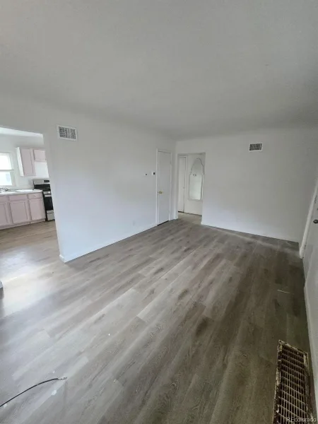 807 S Vrain Street Denver CO 80219 | MLS #REC6605109 08272026002402 800 6
