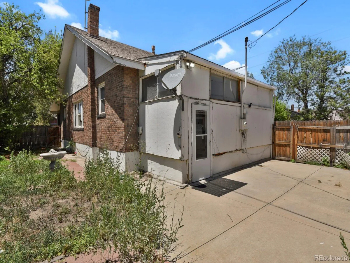 3454 N York Street Denver CO 80205 MLS #REC6611950 07022026173507 1200 27