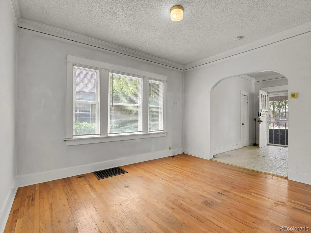 3454 N York Street Denver CO 80205 MLS #REC6611950 07022026173507 1200 6