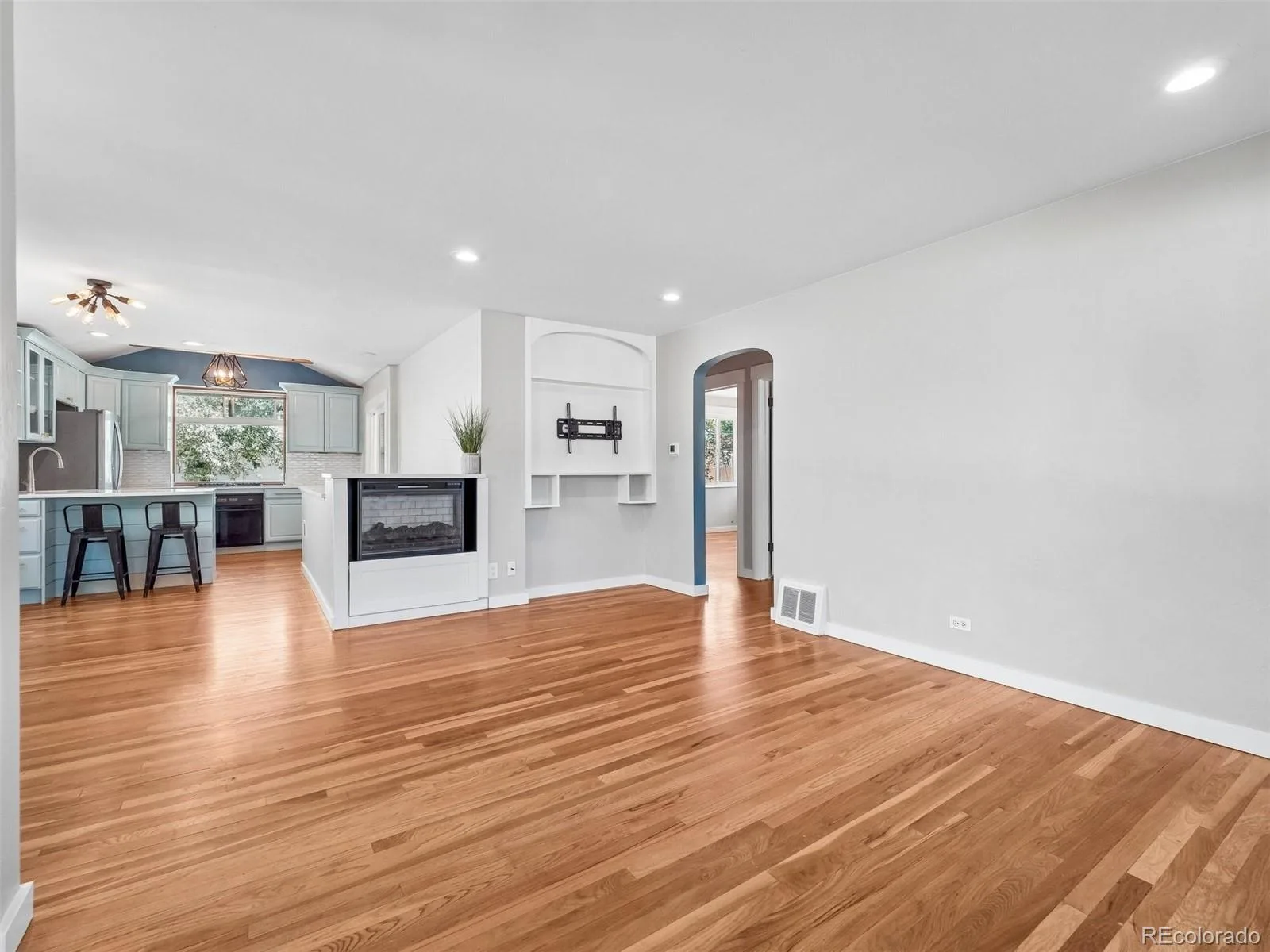 1660 S Cook Street Denver CO 80210 MLS #REC6617308 07092026211332 1600 10