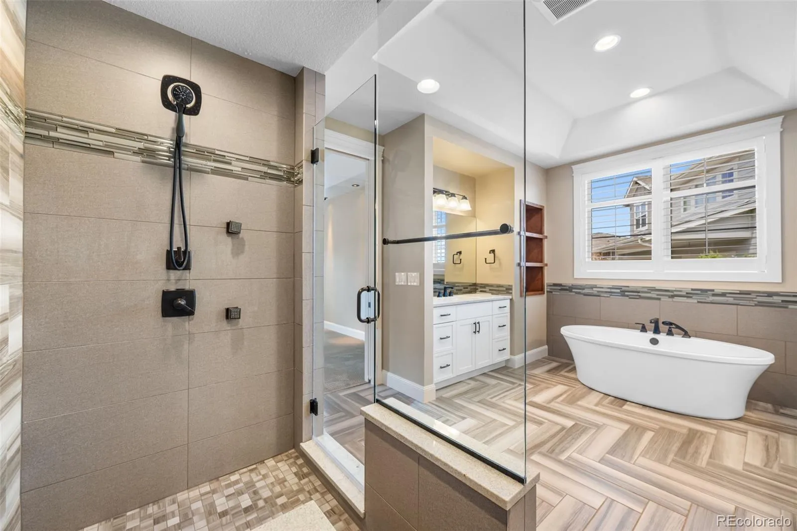 27001 E Long Circle Aurora CO 80016 MLS #REC6620084 04282026013320 1600 24