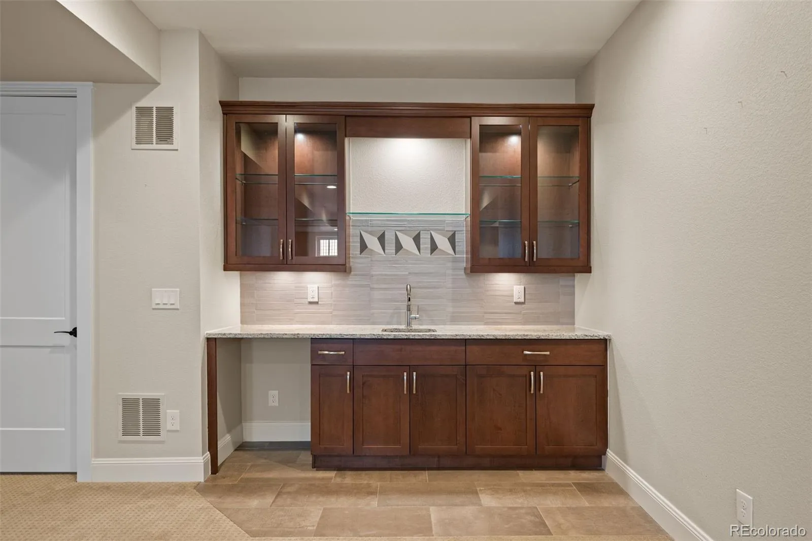 27001 E Long Circle Aurora CO 80016 MLS #REC6620084 04282026013320 1600 33