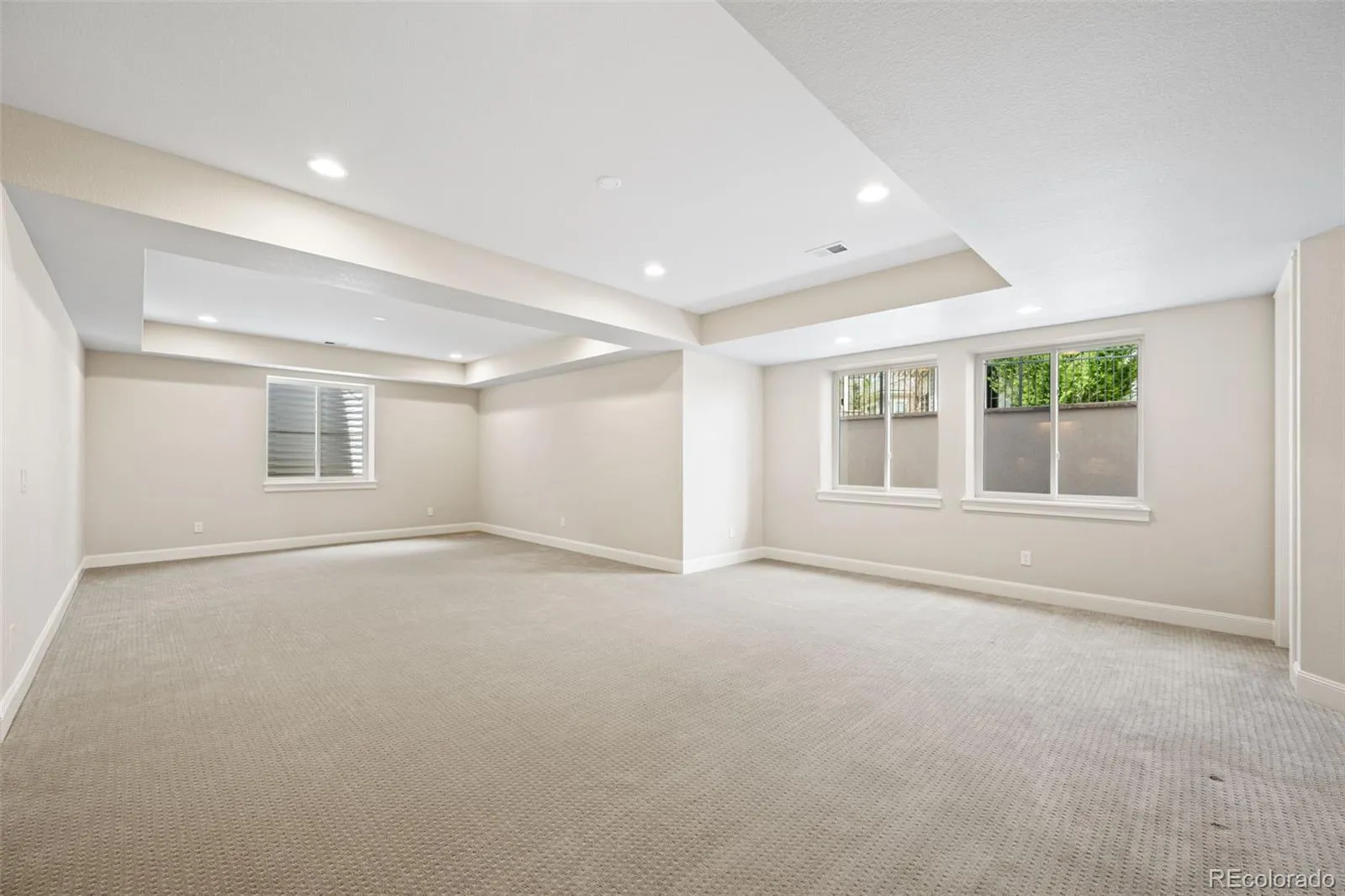 27001 E Long Circle Aurora CO 80016 MLS #REC6620084 04282026013320 1600 35