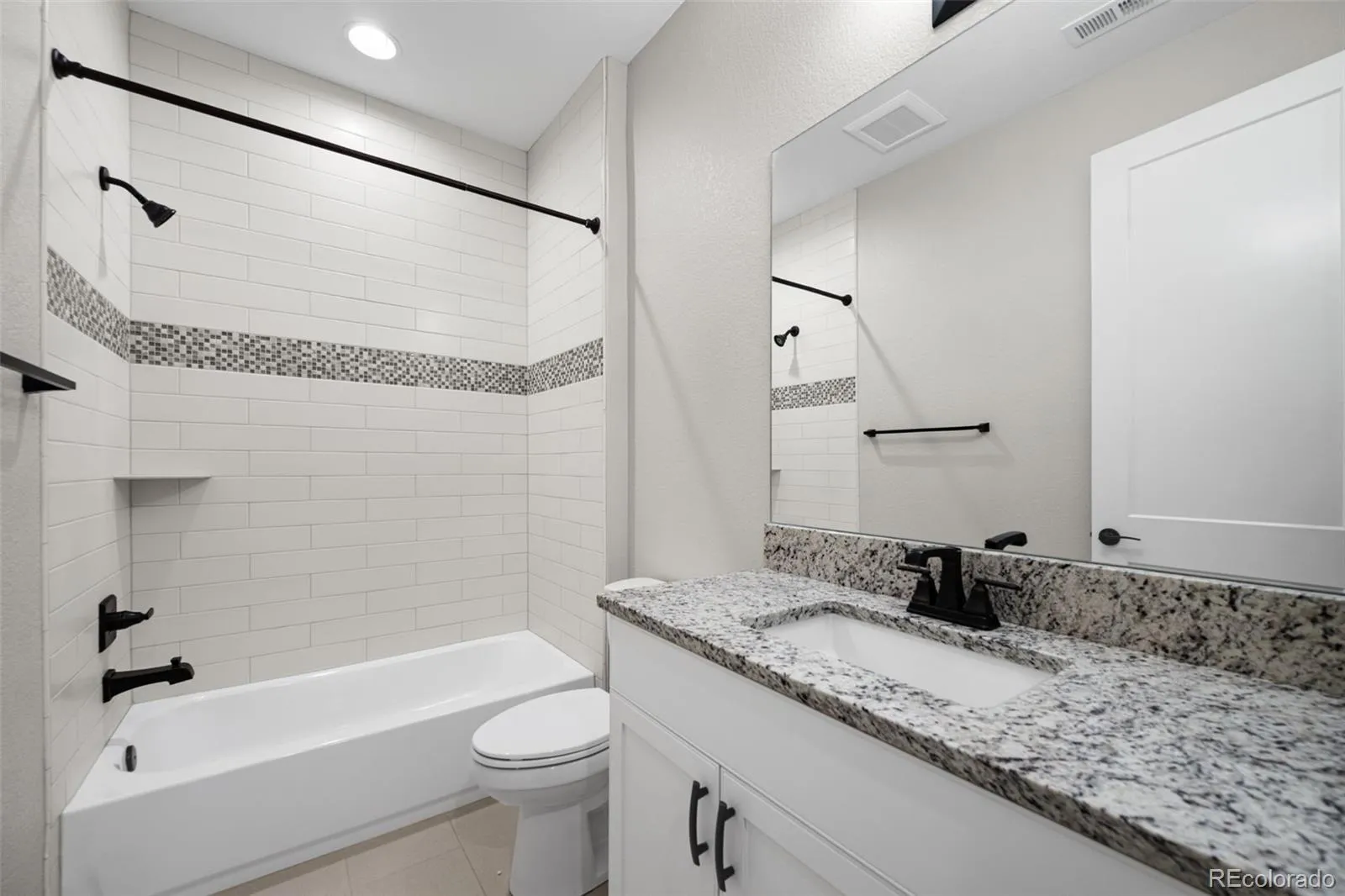 27001 E Long Circle Aurora CO 80016 MLS #REC6620084 04282026013320 1600 38