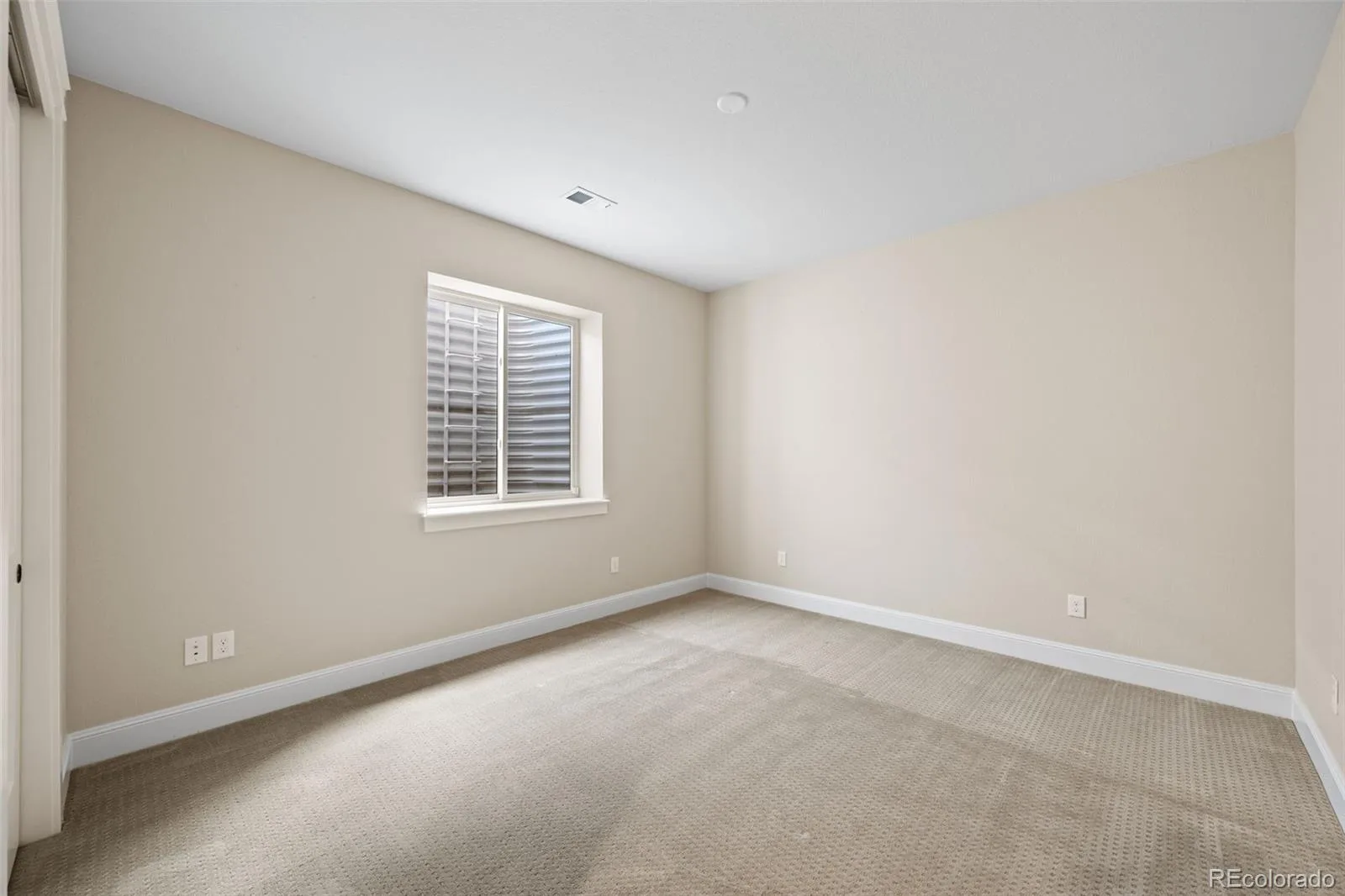 27001 E Long Circle Aurora CO 80016 MLS #REC6620084 07102026180656 1600 37