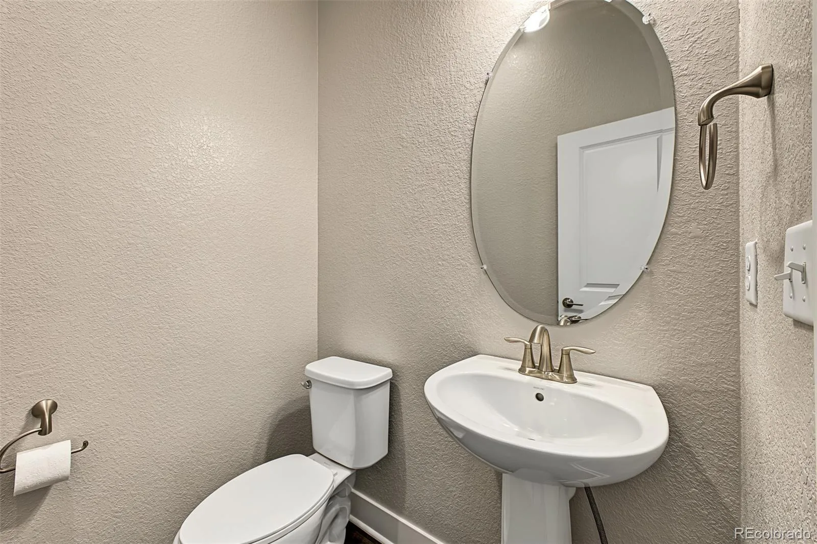 23321 E Rockinghorse Parkway Aurora CO 80016 | MLS #REC6625119 09242026151507 1600 33