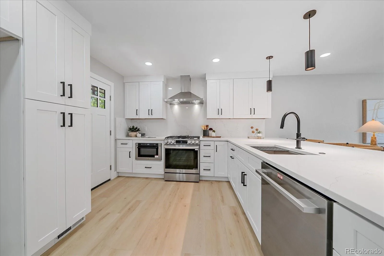 2088 S Coors Circle Lakewood CO 80228 | MLS #REC6626451 08132026193007 1600 15