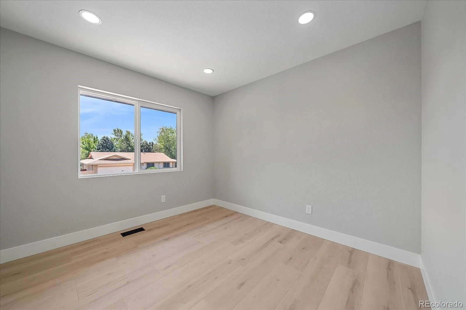2088 S Coors Circle Lakewood CO 80228 | MLS #REC6626451 08132026193007 1600 23