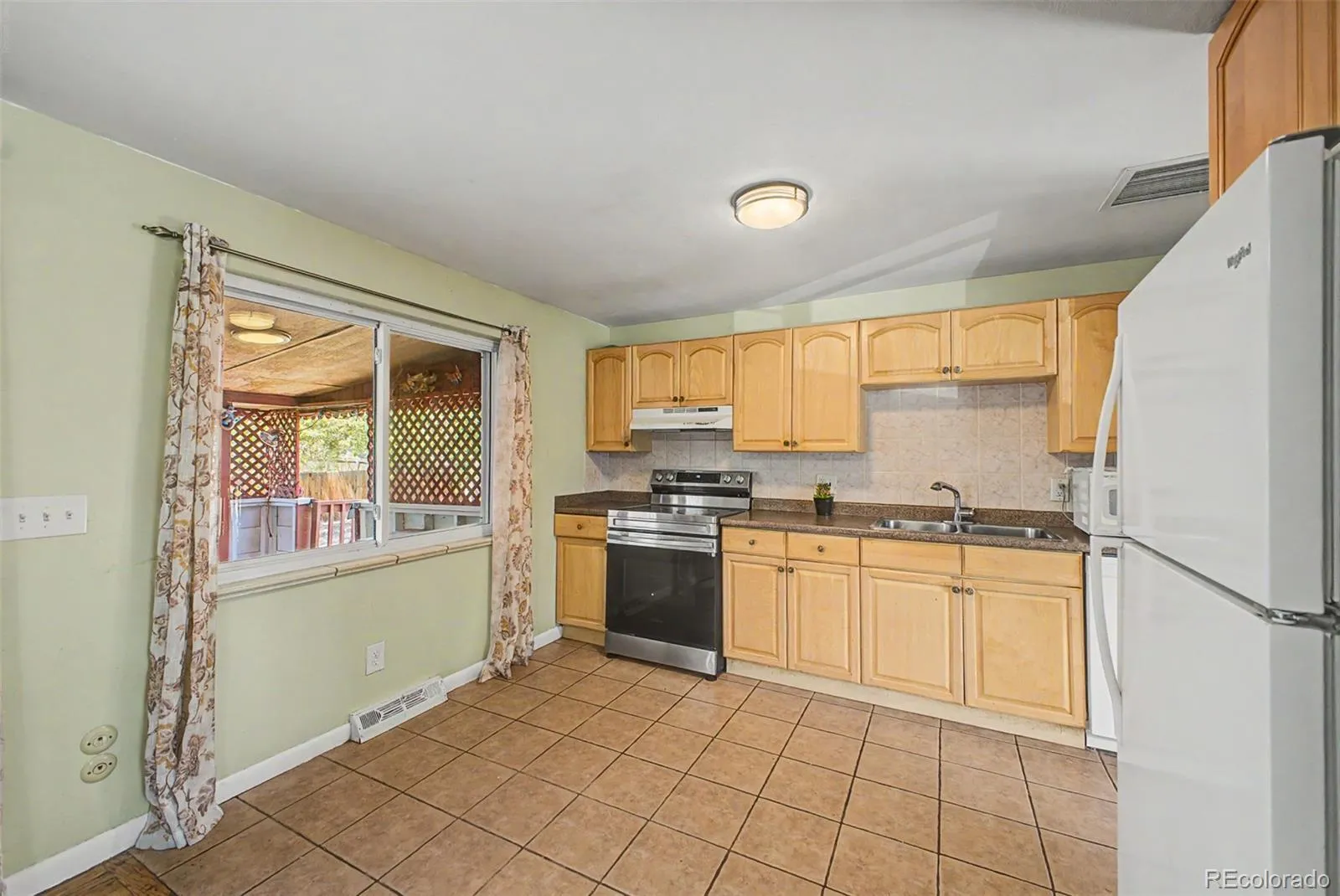933 Newcombe Street Lakewood CO 80215 MLS #REC6630741 05232026095244 1600 16