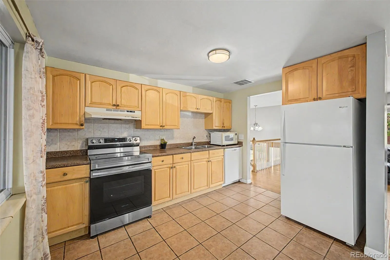 933 Newcombe Street Lakewood CO 80215 MLS #REC6630741 05232026095244 1600 17