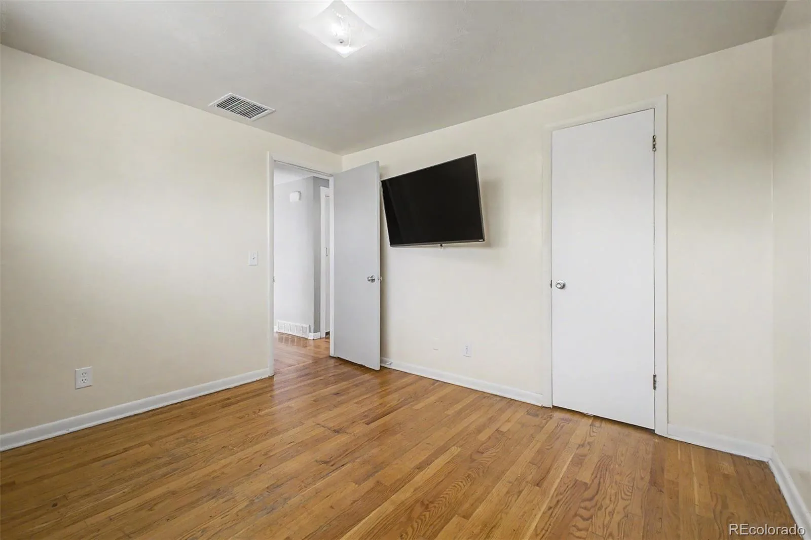 933 Newcombe Street Lakewood CO 80215 MLS #REC6630741 05232026095244 1600 20