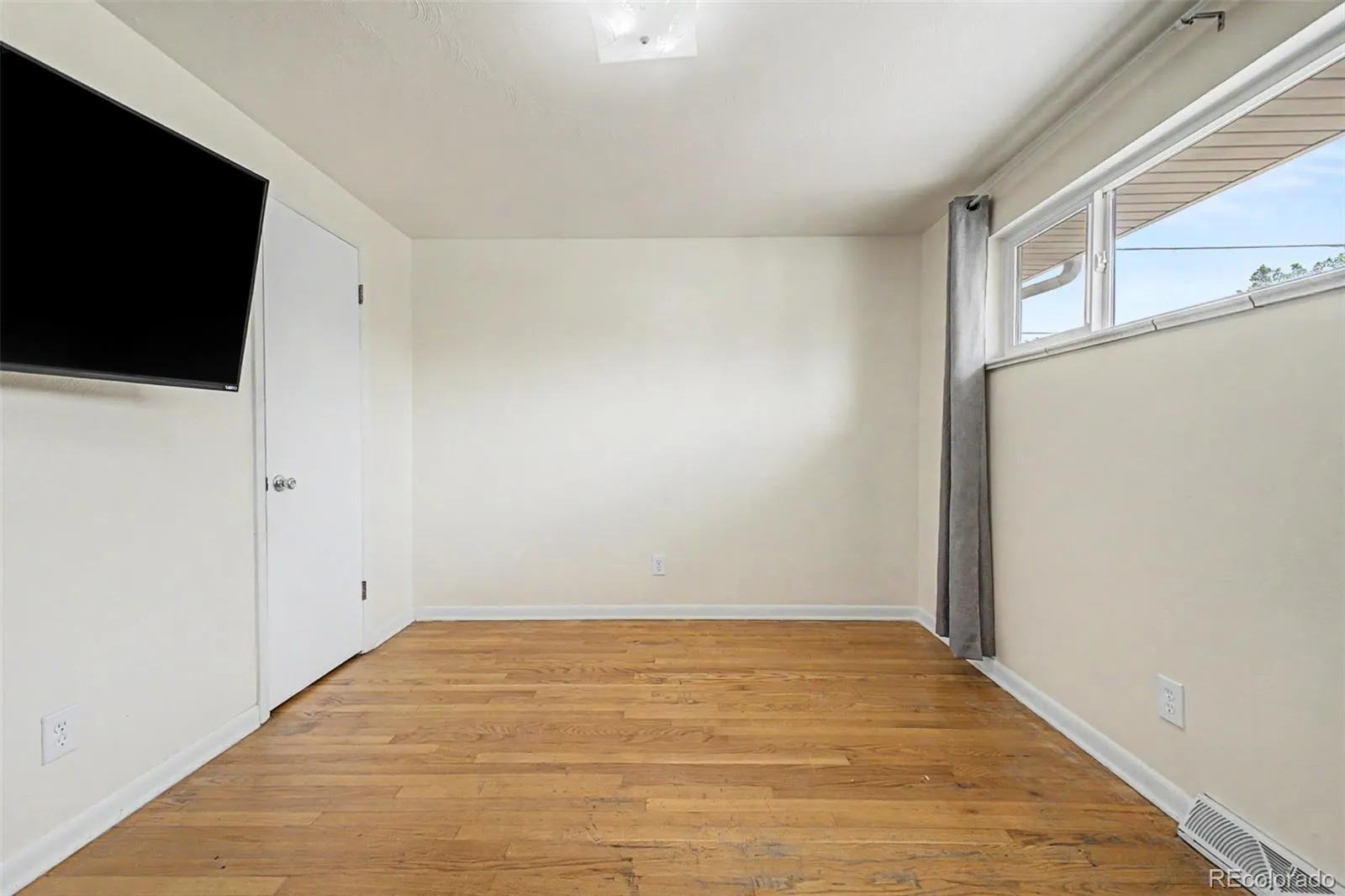 933 Newcombe Street Lakewood CO 80215 MLS #REC6630741 05232026095244 1600 21