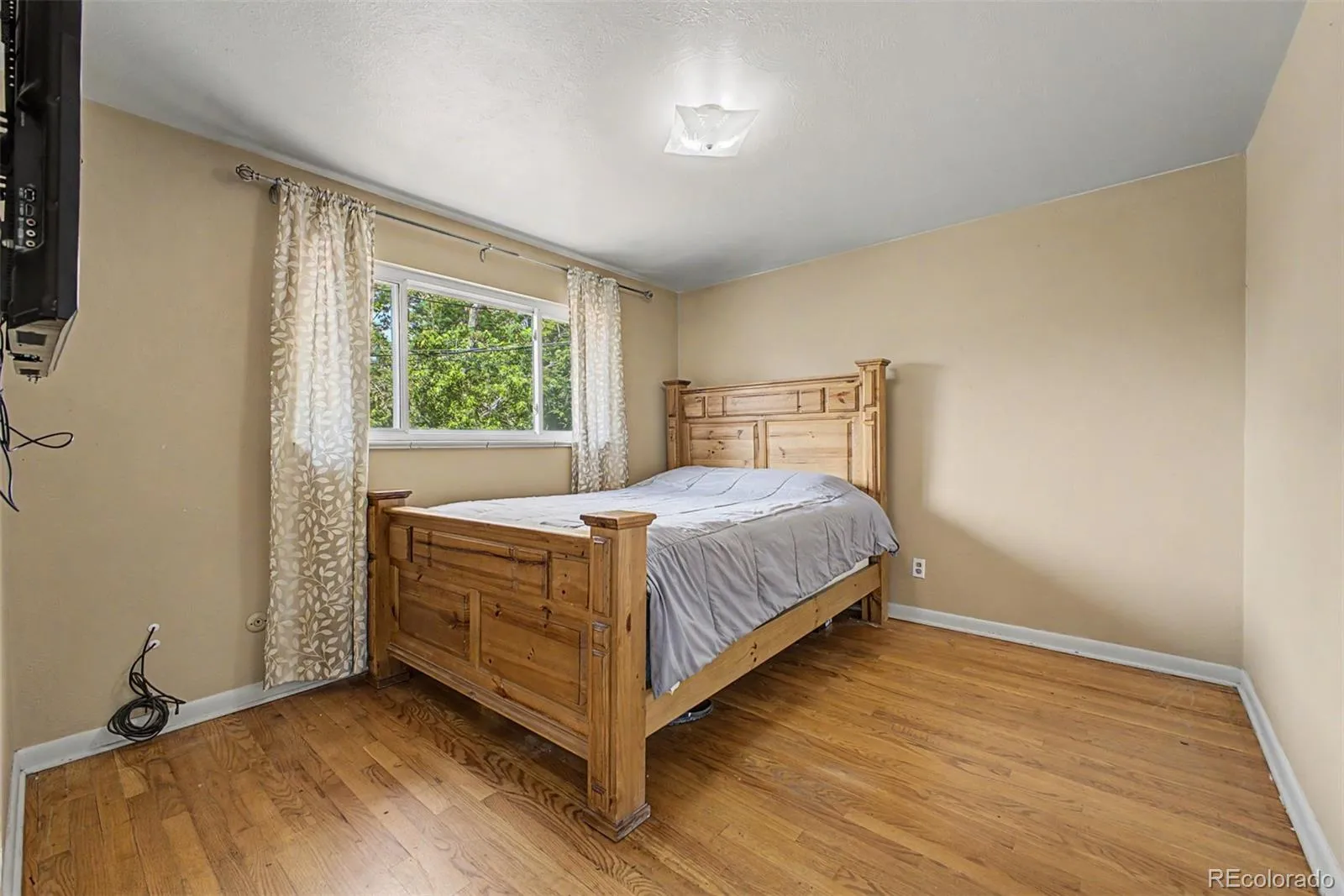933 Newcombe Street Lakewood CO 80215 MLS #REC6630741 05232026095244 1600 22