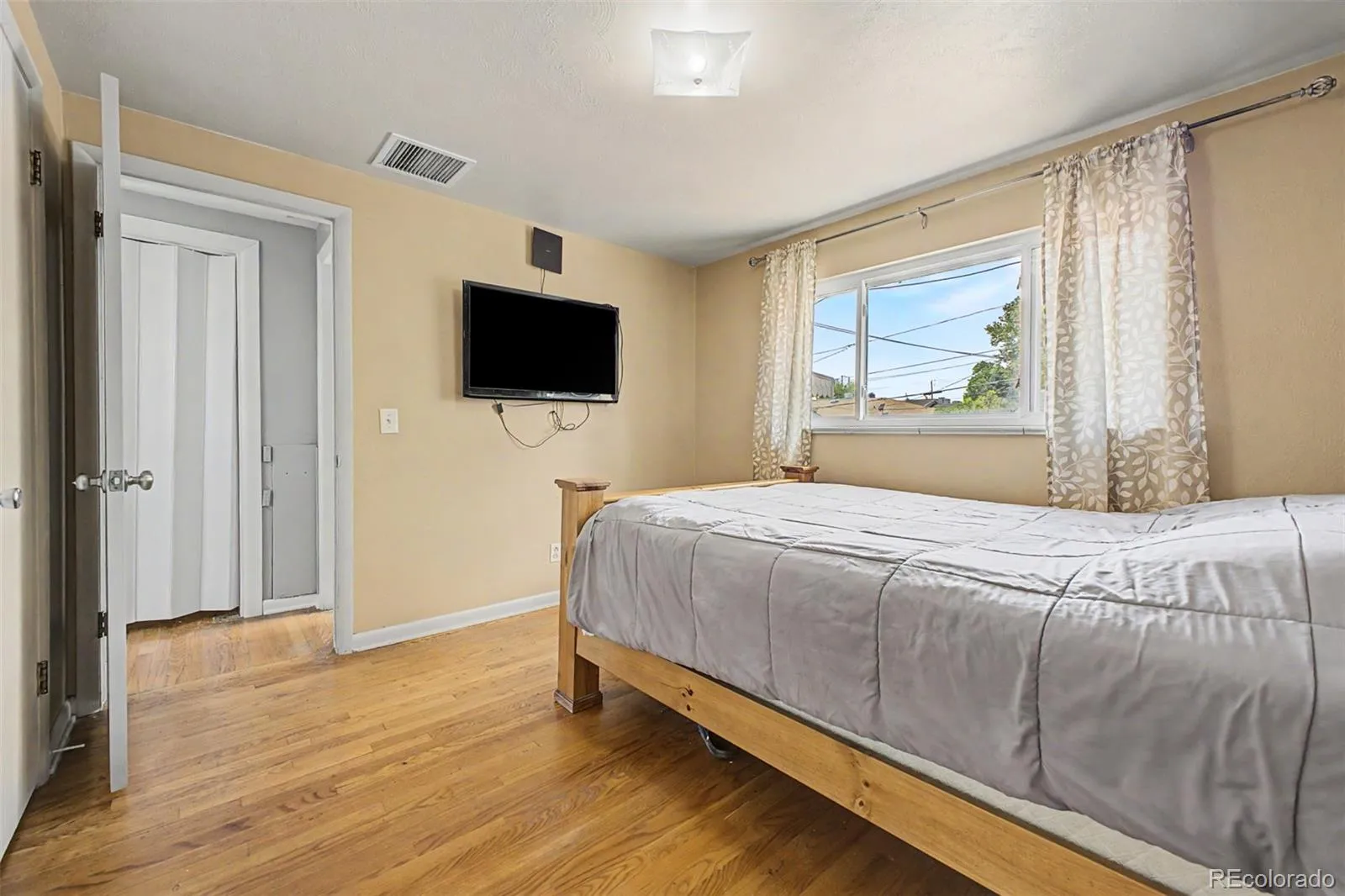 933 Newcombe Street Lakewood CO 80215 MLS #REC6630741 05232026095244 1600 23