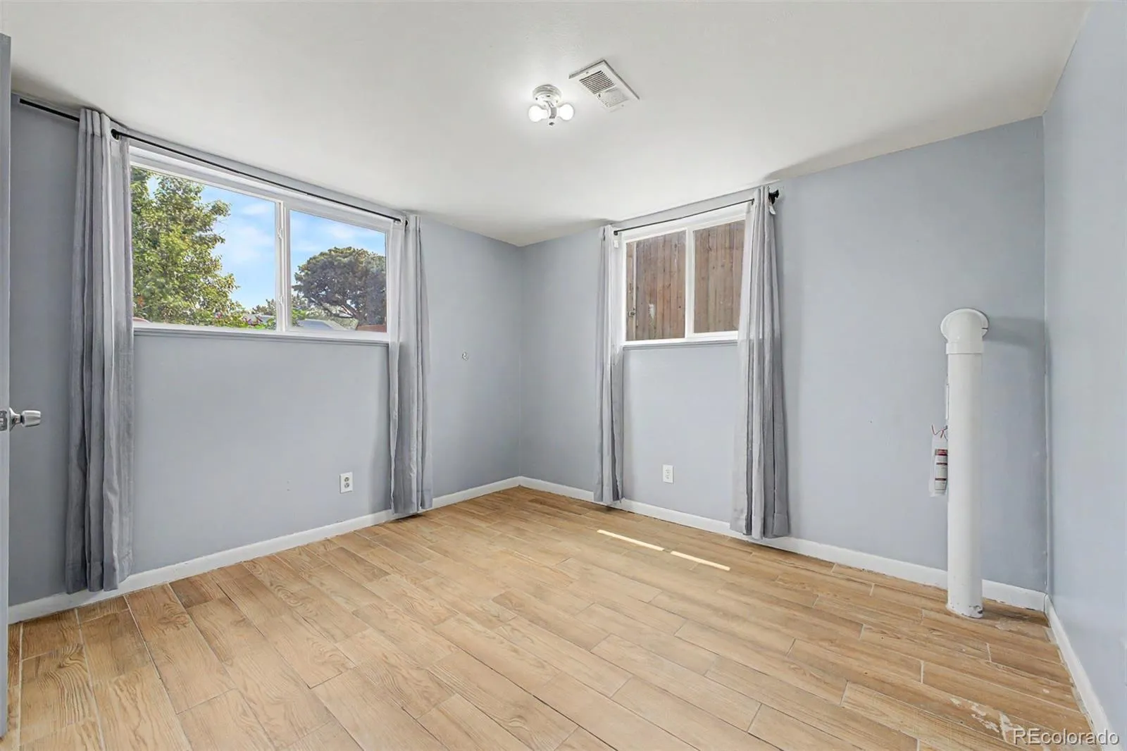 933 Newcombe Street Lakewood CO 80215 MLS #REC6630741 05232026095244 1600 32